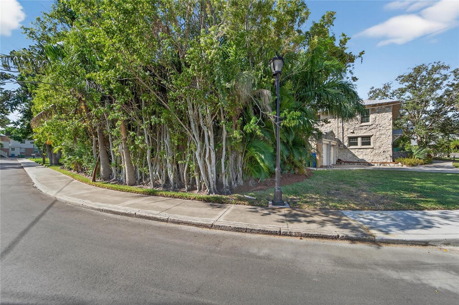 Image 84 of 89 For 1933 3rd Avenue W