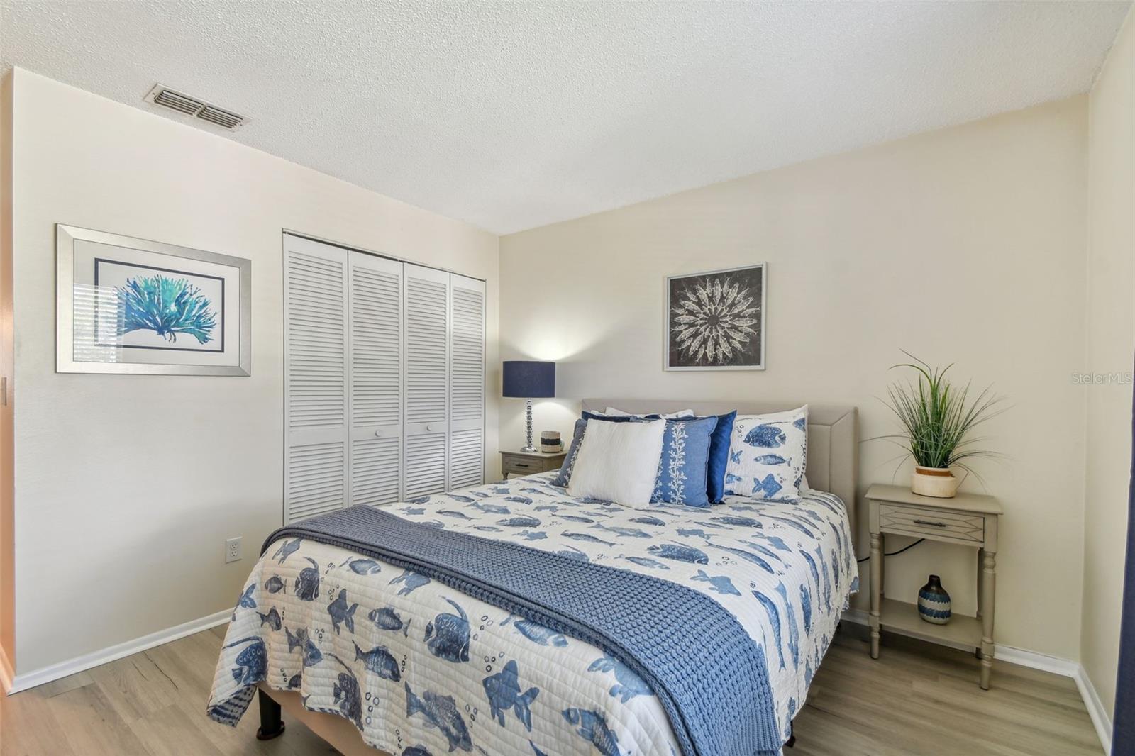 Image 20 of 29 For 2087 Hunters Glen Drive  128