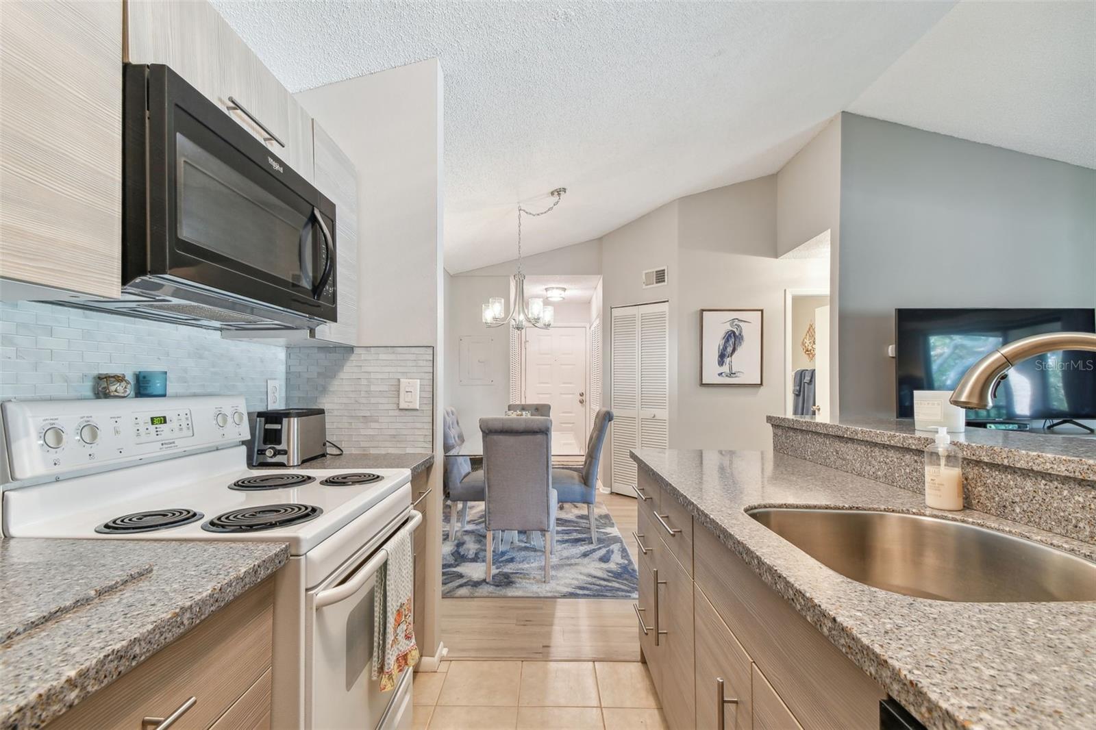 Image 7 of 29 For 2087 Hunters Glen Drive  128