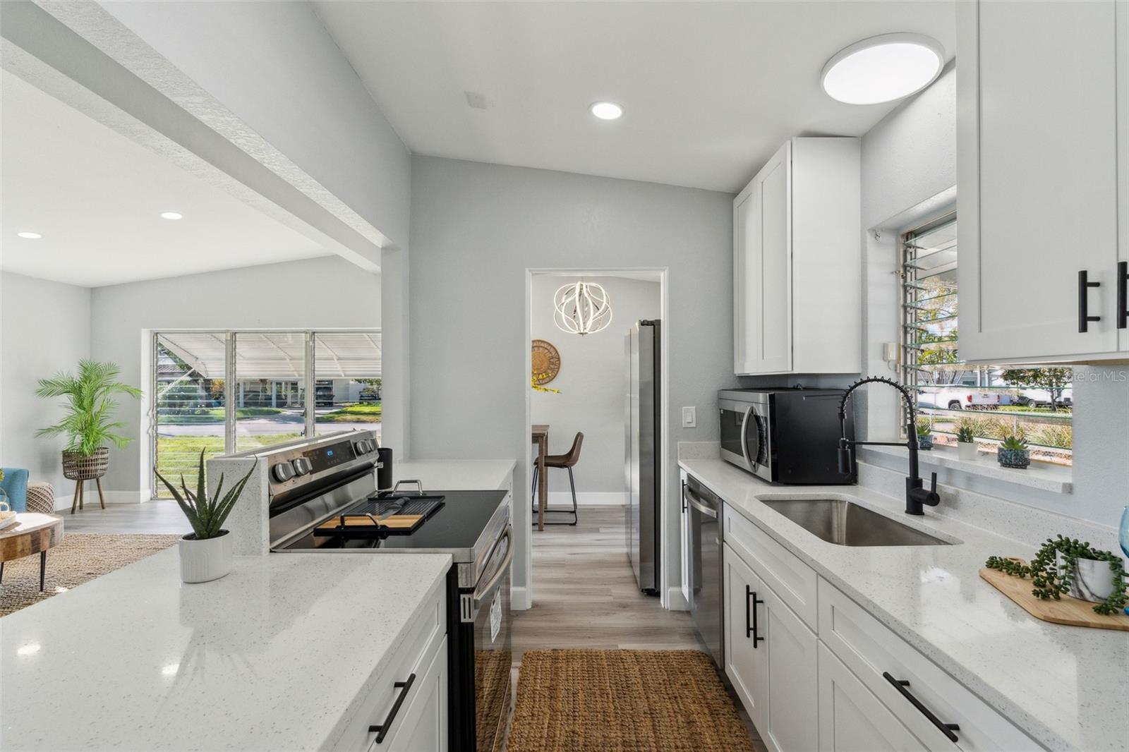 Image 11 of 26 For 101 Sunlit Cove Drive Ne