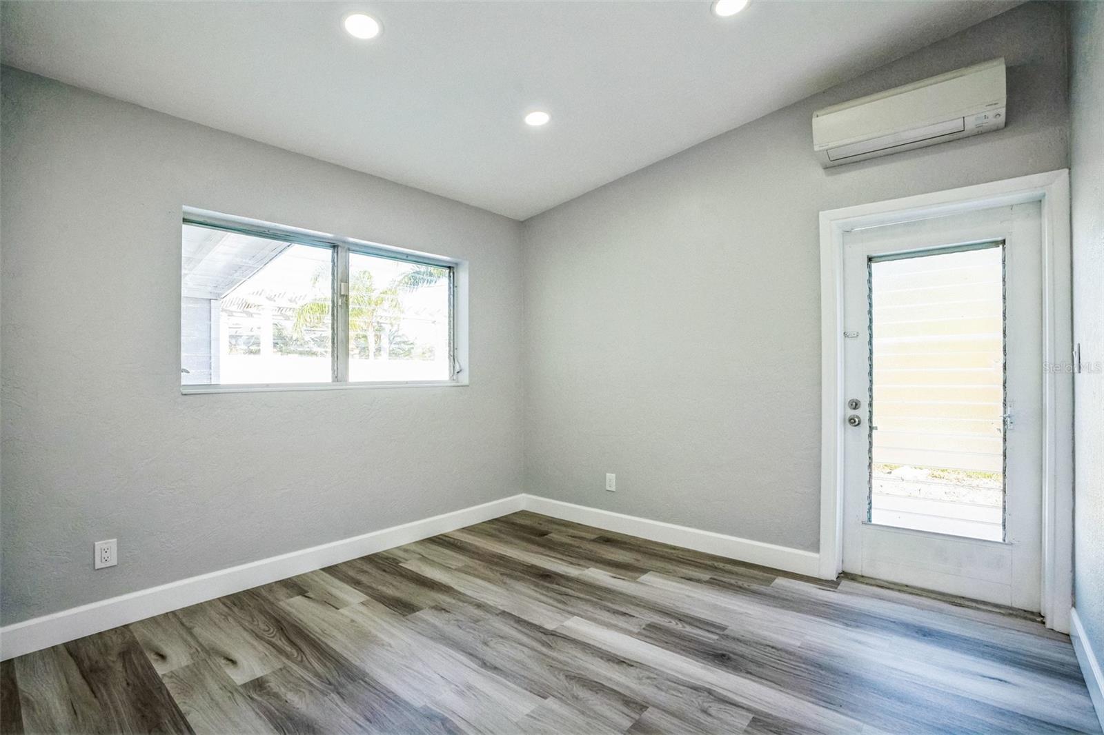 Image 21 of 26 For 101 Sunlit Cove Drive Ne