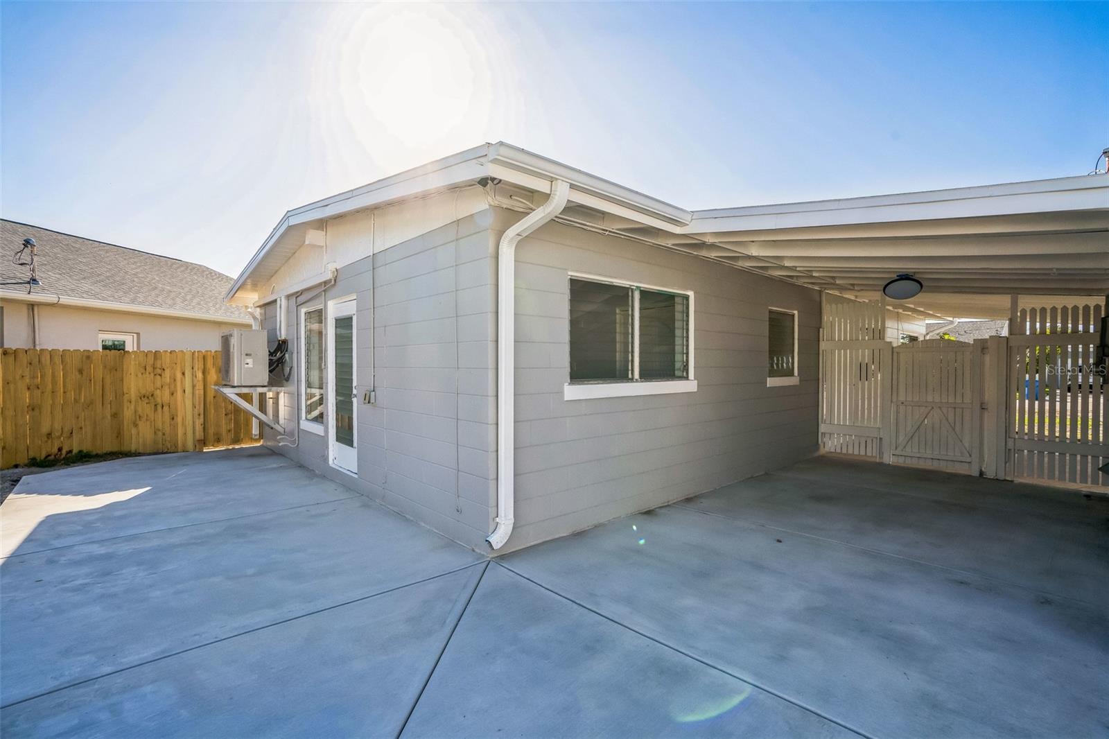 Image 3 of 26 For 101 Sunlit Cove Drive Ne