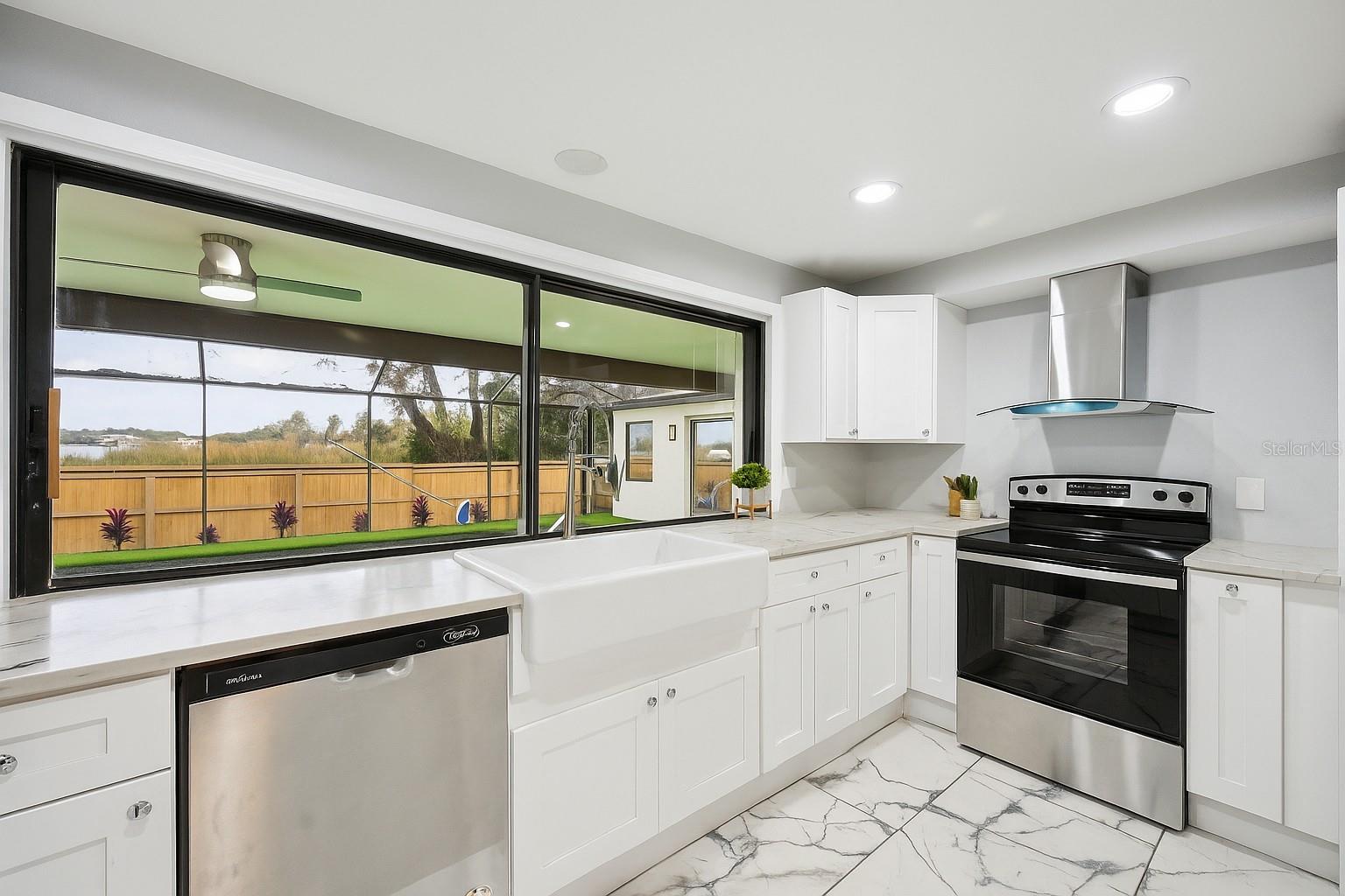 Image 14 of 39 For 14333 Lake Magdalene Boulevard