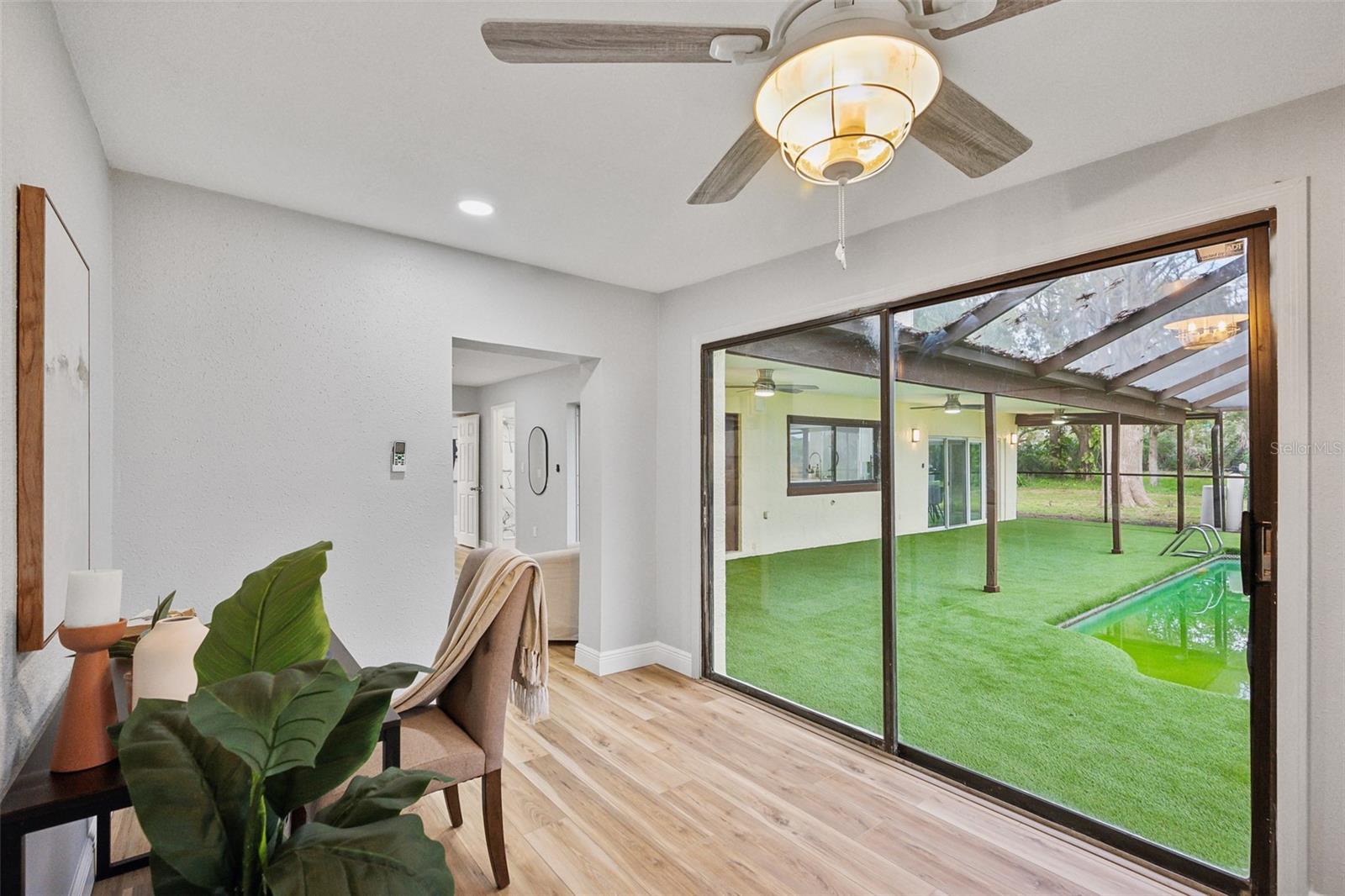 Image 20 of 39 For 14333 Lake Magdalene Boulevard