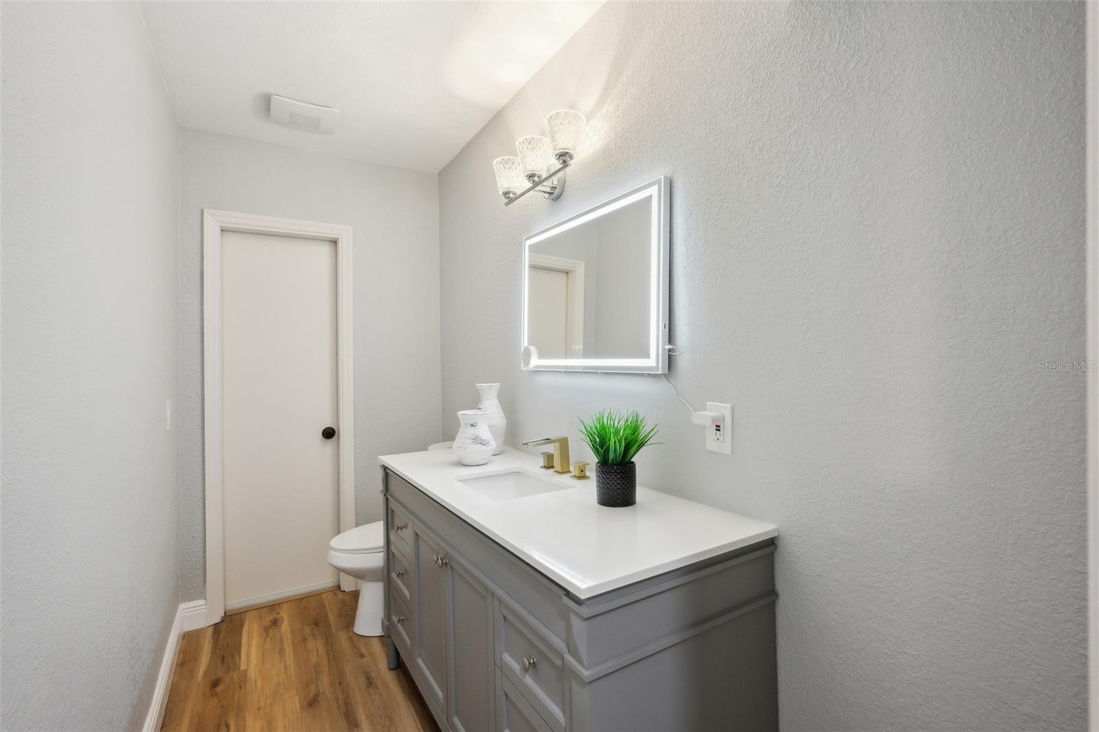 Image 26 of 39 For 14333 Lake Magdalene Boulevard