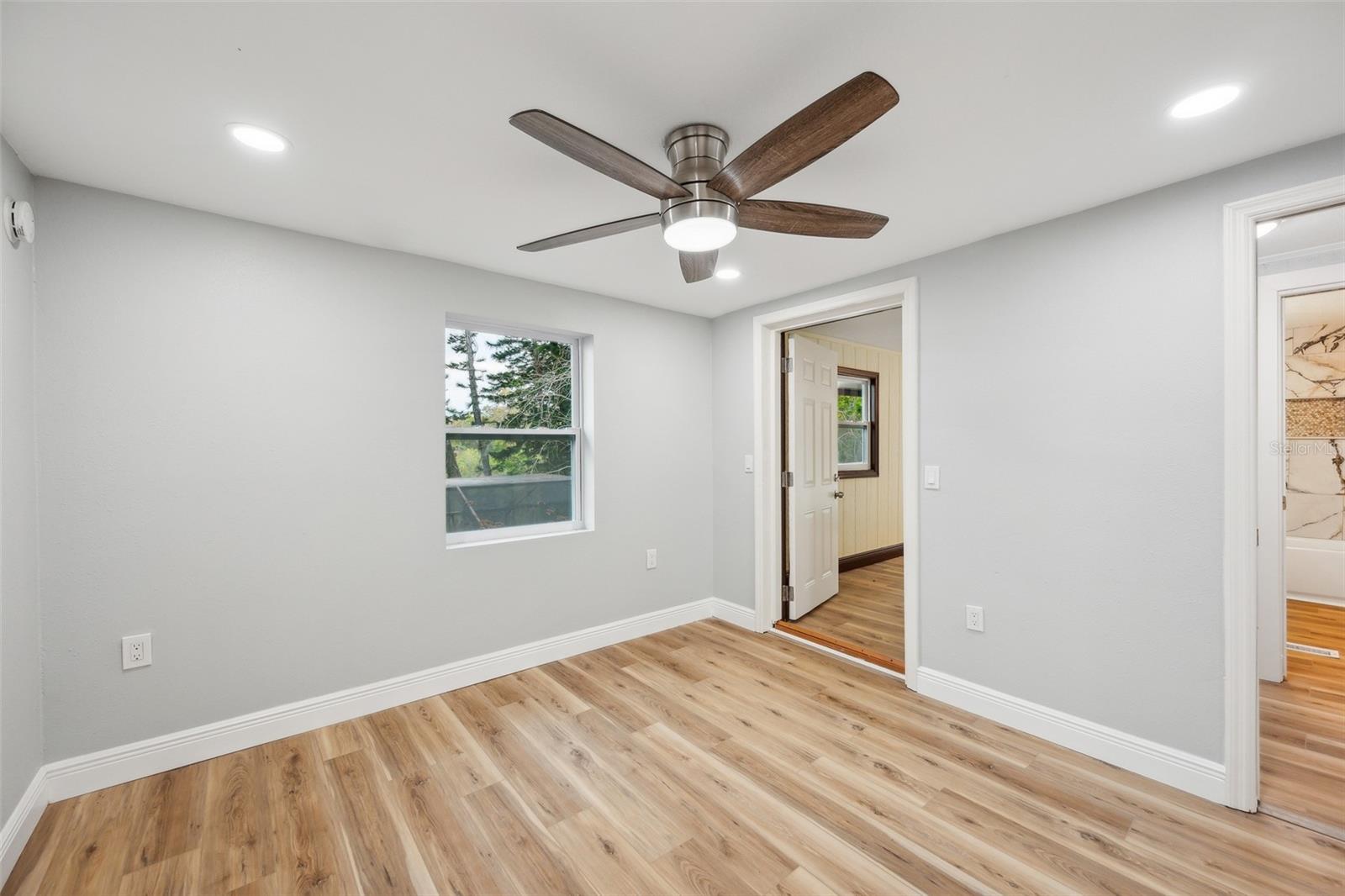 Image 27 of 39 For 14333 Lake Magdalene Boulevard