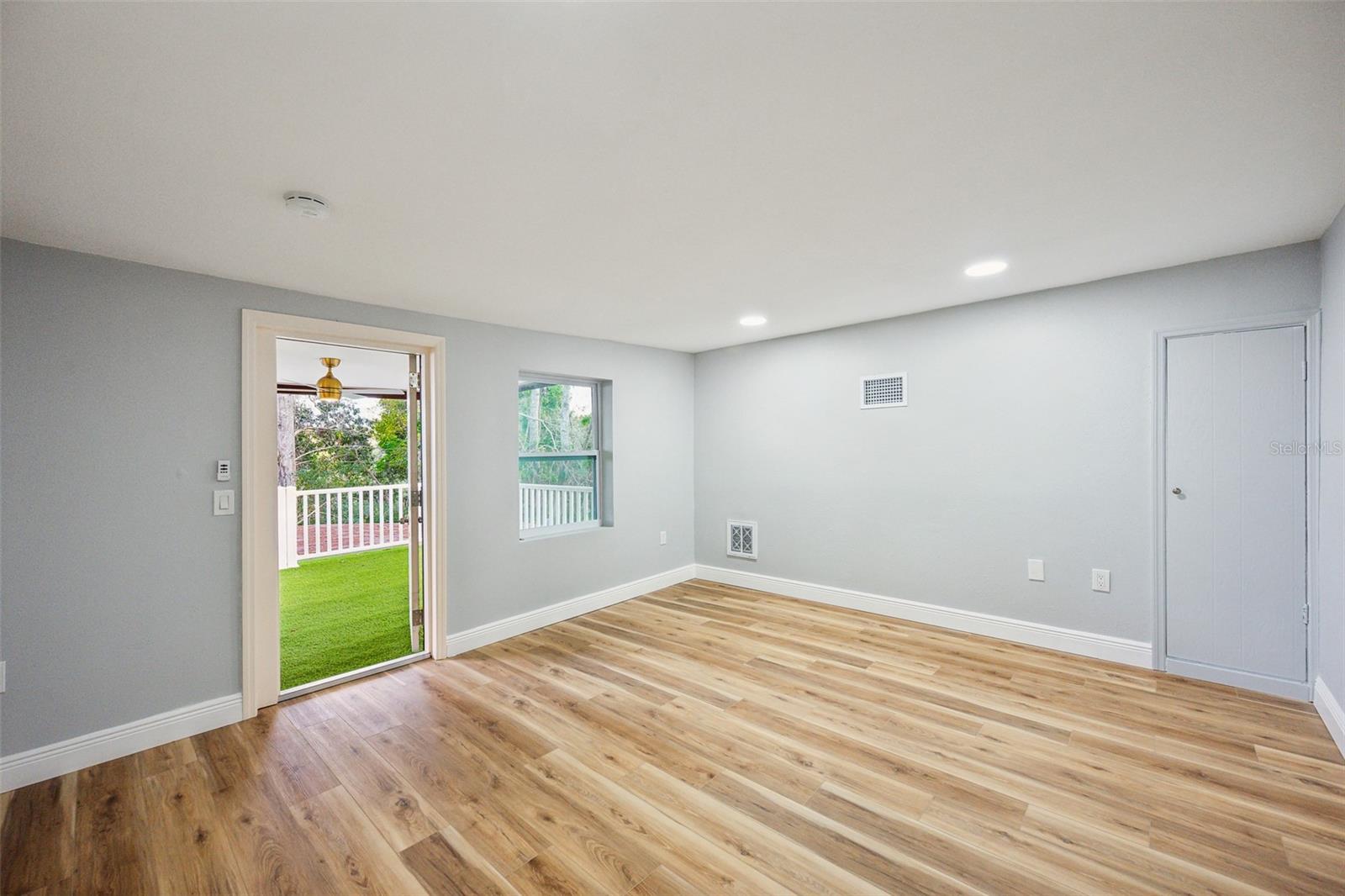 Image 28 of 39 For 14333 Lake Magdalene Boulevard