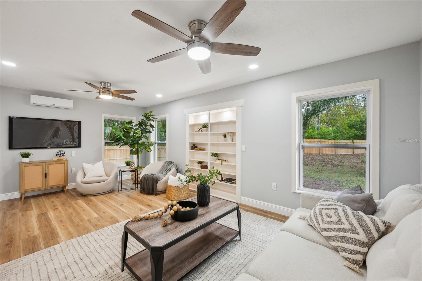 Image 8 of 39 For 14333 Lake Magdalene Boulevard