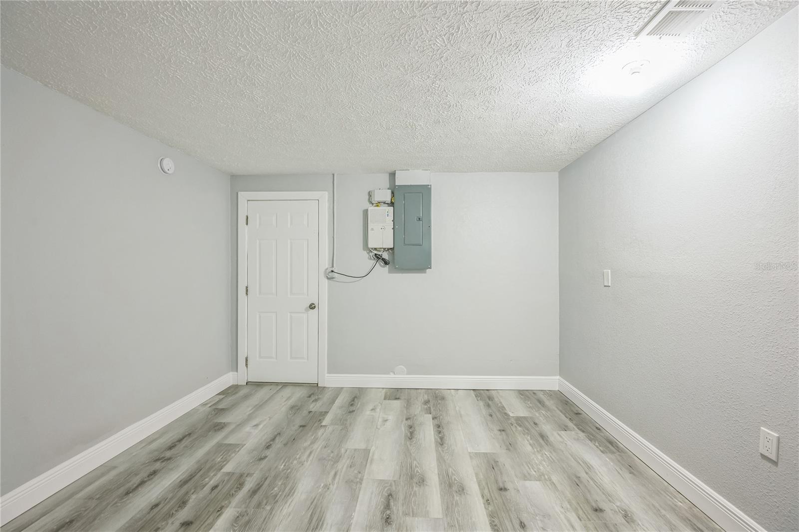Listing photo id 19 for 6914 Harbor Drive