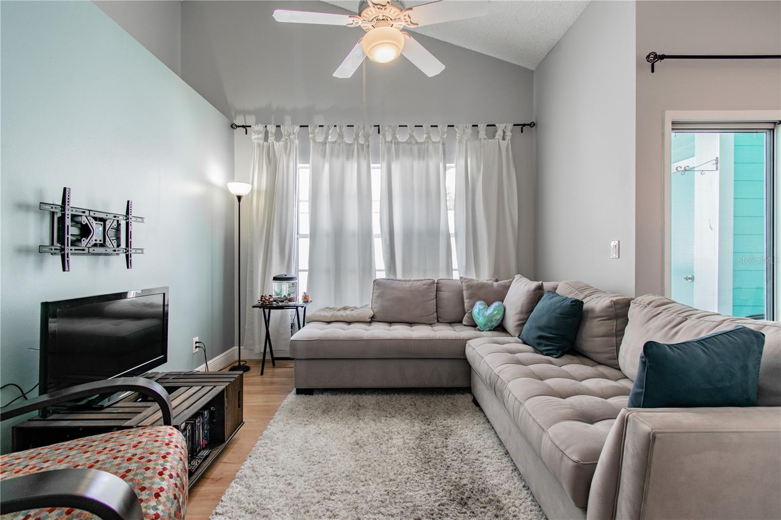 Image 11 of 29 For 3002 Cleveland Street D12