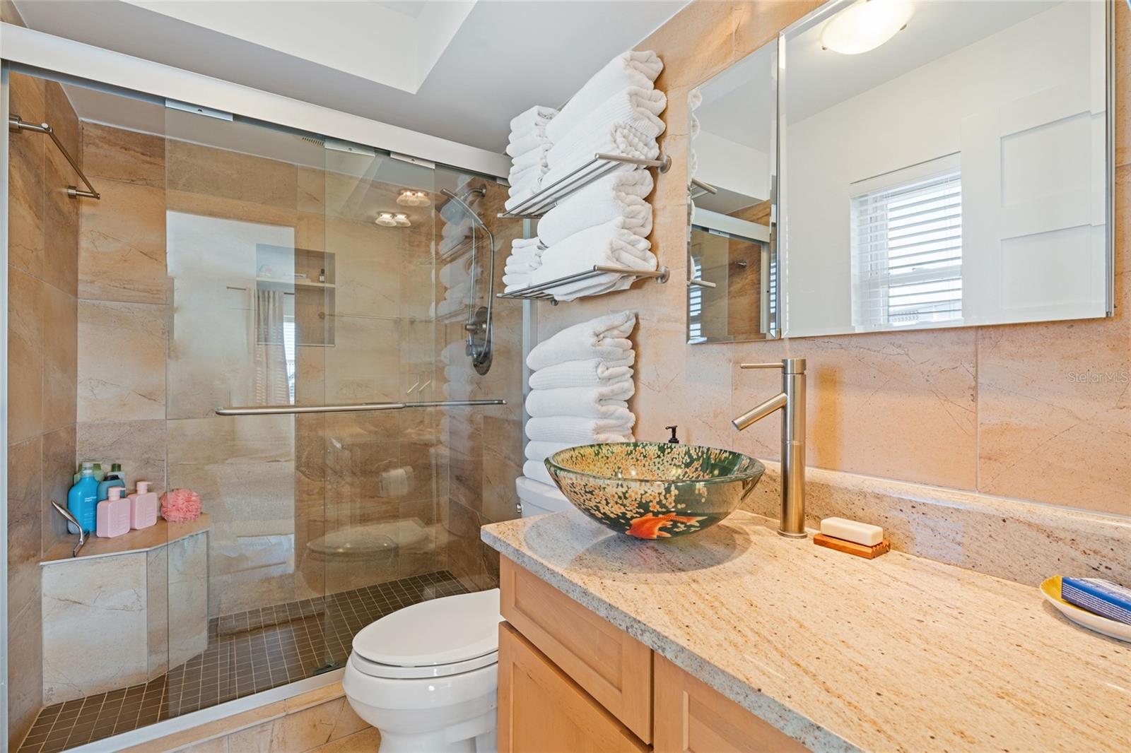 Image 14 of 27 For 1120 Shore Drive Ne 402