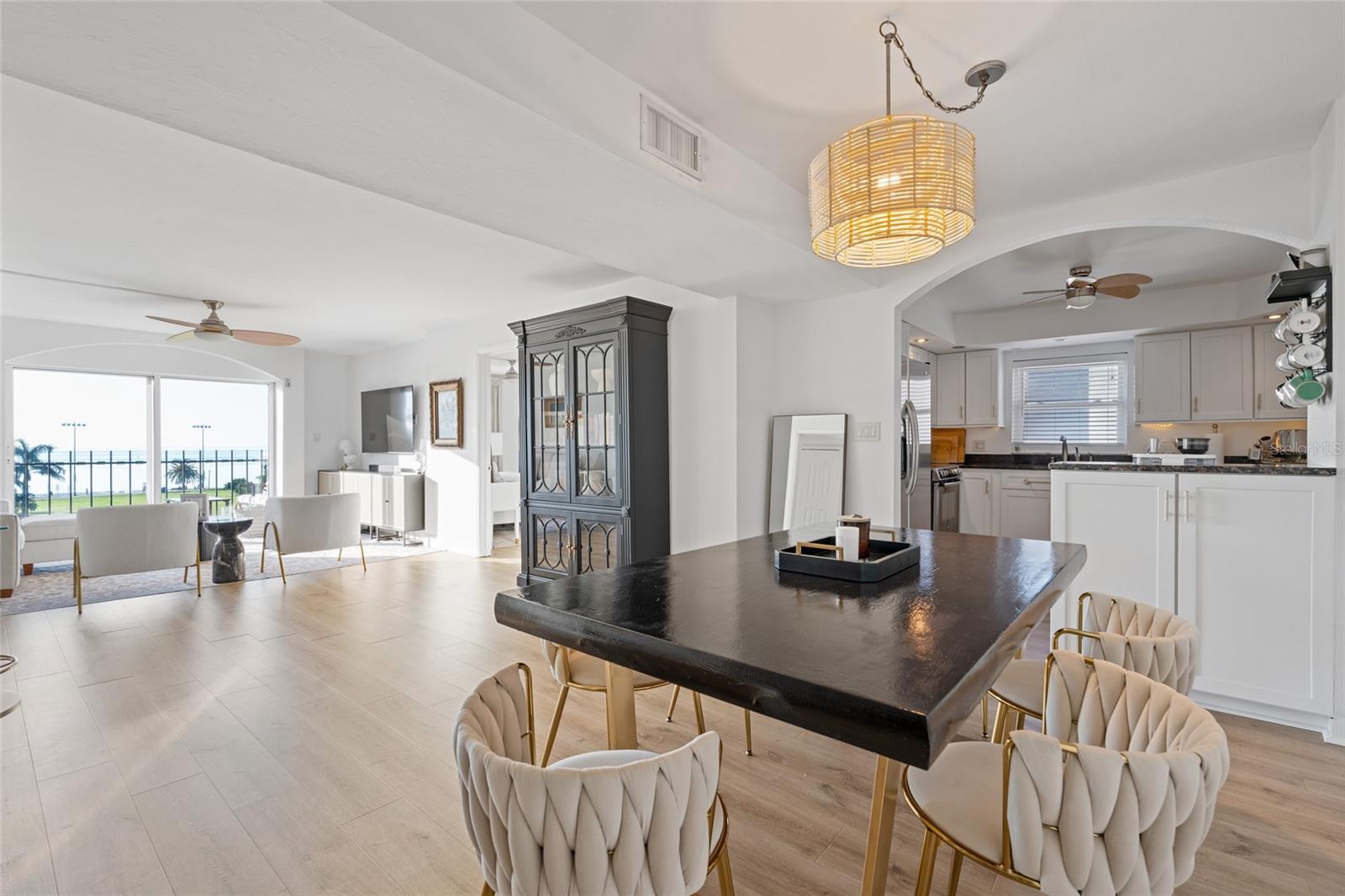 Image 16 of 27 For 1120 Shore Drive Ne 402
