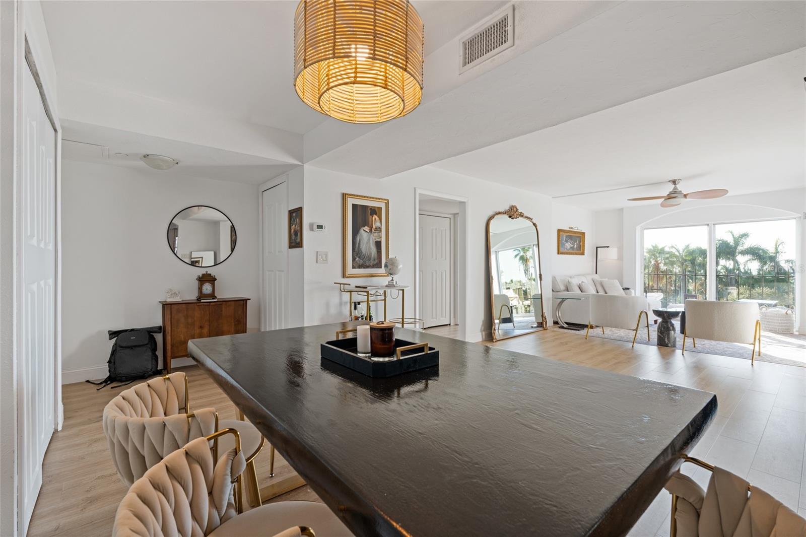 Image 17 of 27 For 1120 Shore Drive Ne 402
