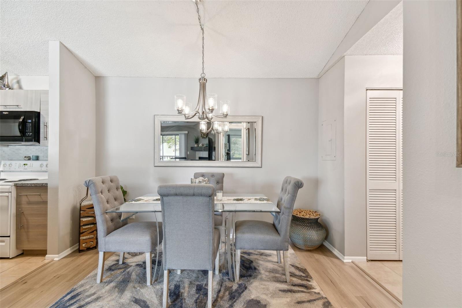 Image 5 of 22 For 2087 Hunters Glen Drive  128