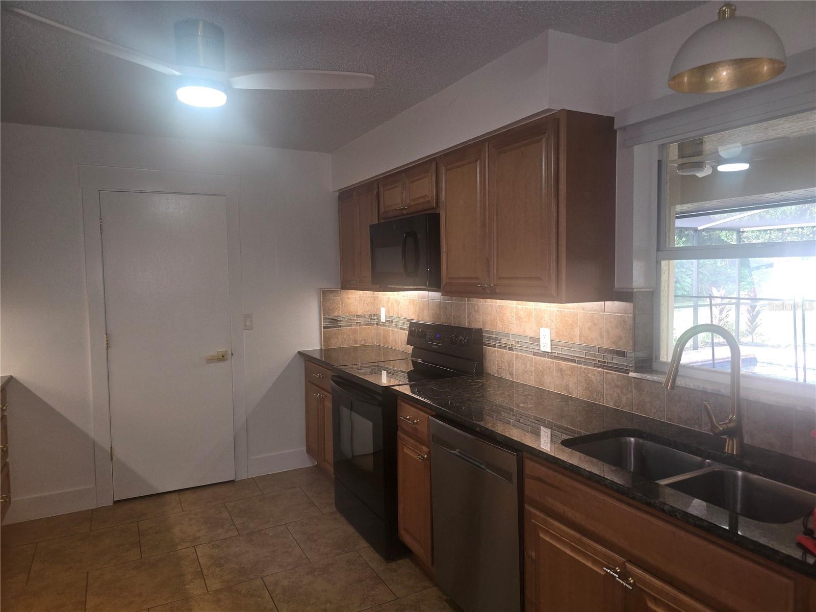 Image 13 of 48 For 8163 Winter Street