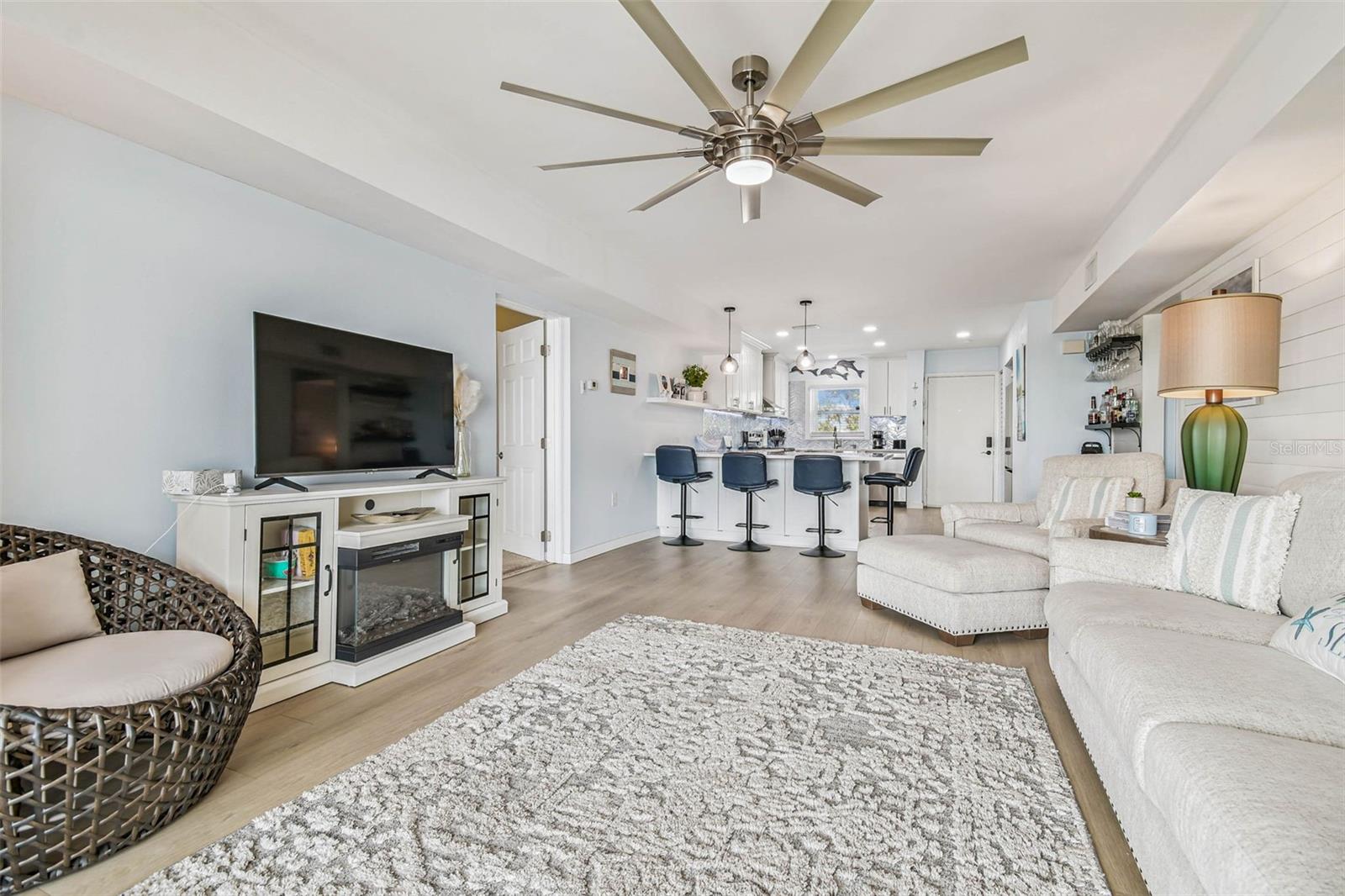 Image 13 of 71 For 4939 Floramar Terrace 414