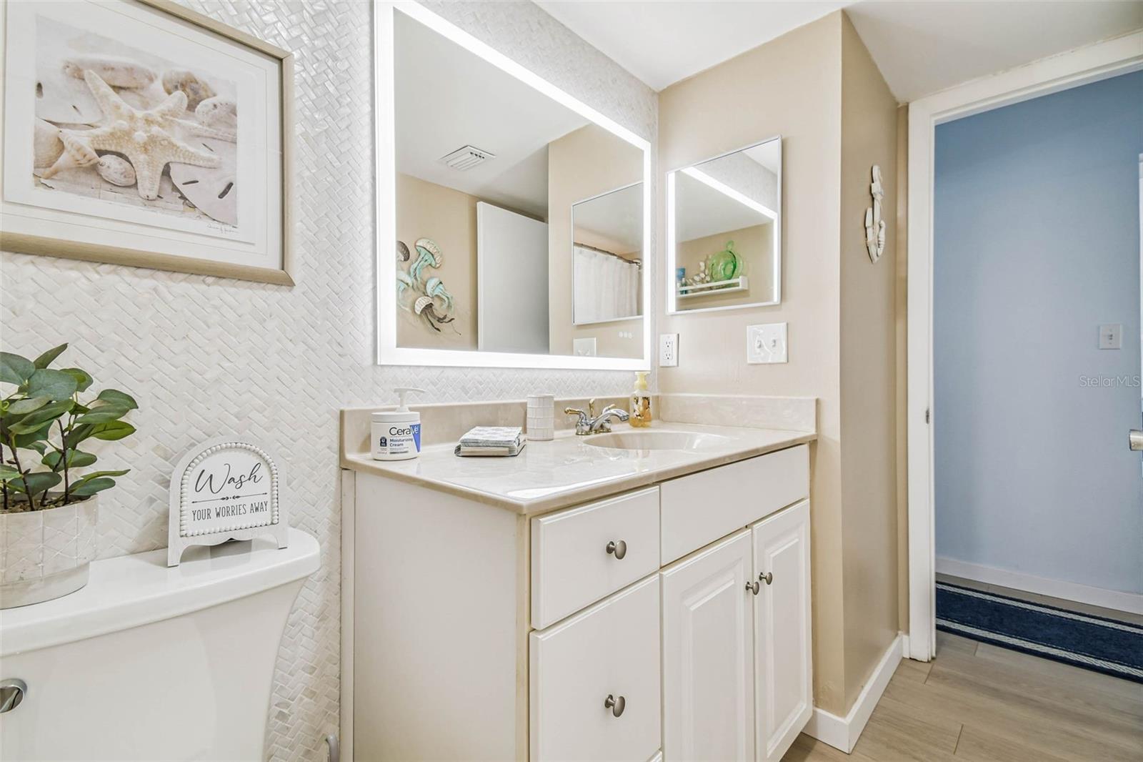 Image 26 of 71 For 4939 Floramar Terrace 414