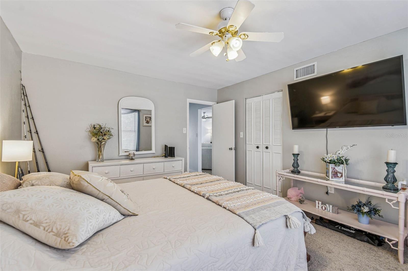 Image 28 of 71 For 4939 Floramar Terrace 414