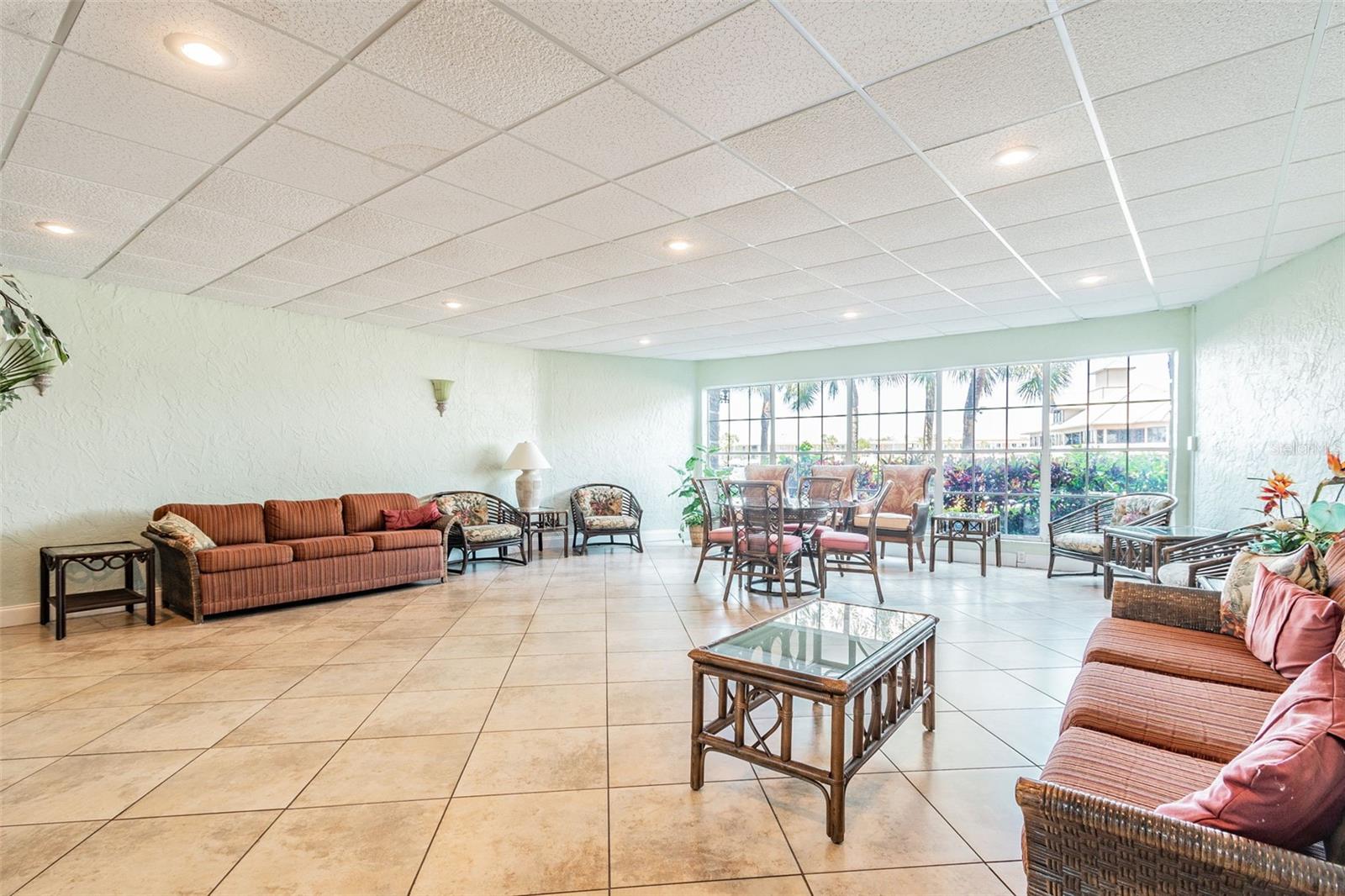 Image 39 of 71 For 4939 Floramar Terrace 414