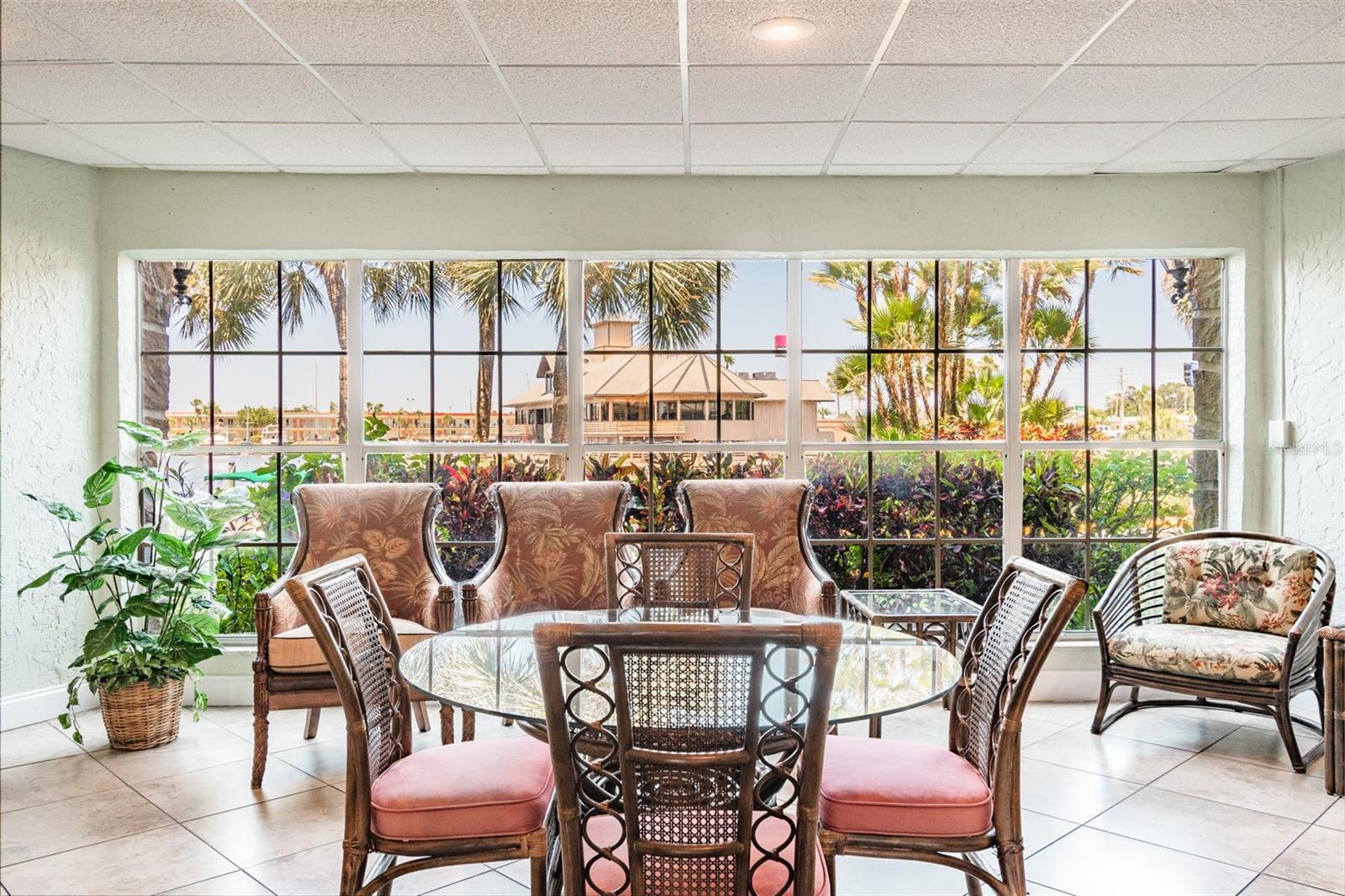 Image 40 of 71 For 4939 Floramar Terrace 414