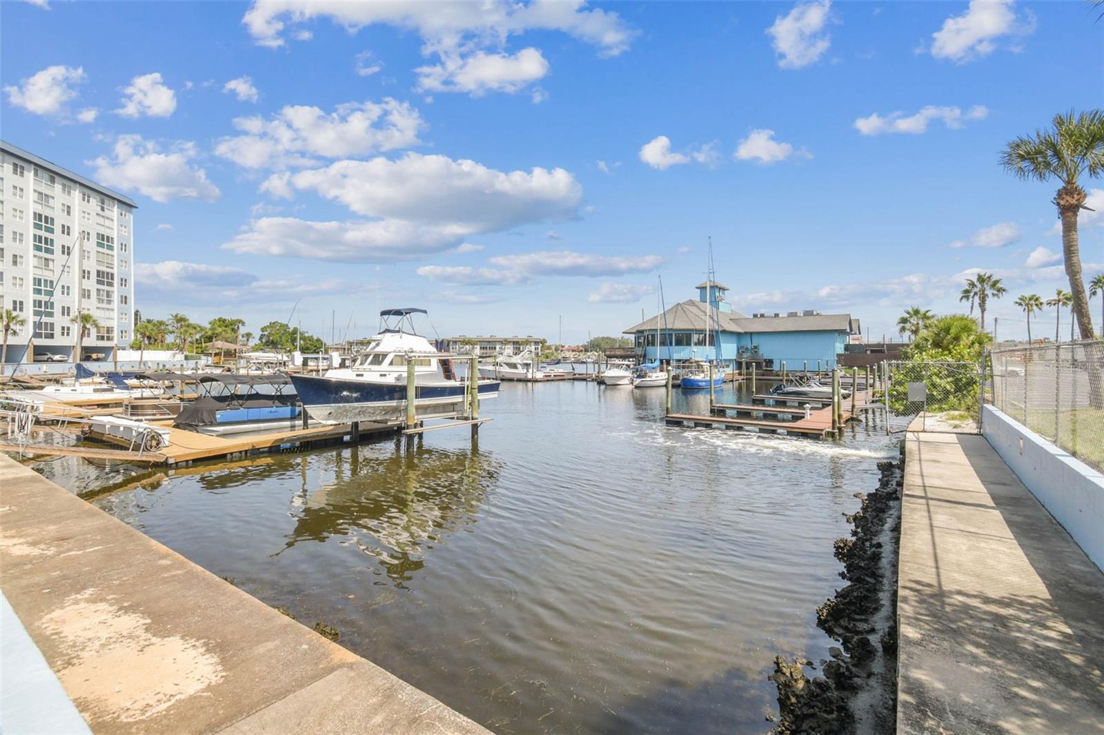 Image 42 of 71 For 4939 Floramar Terrace 414