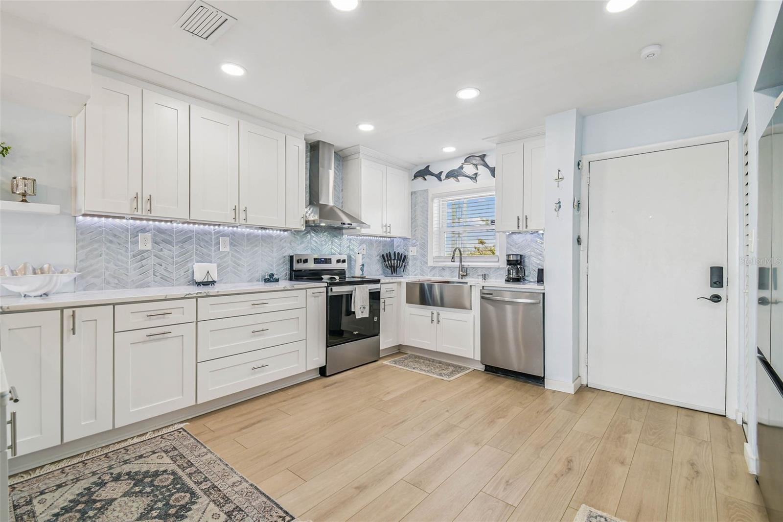 Image 8 of 71 For 4939 Floramar Terrace 414