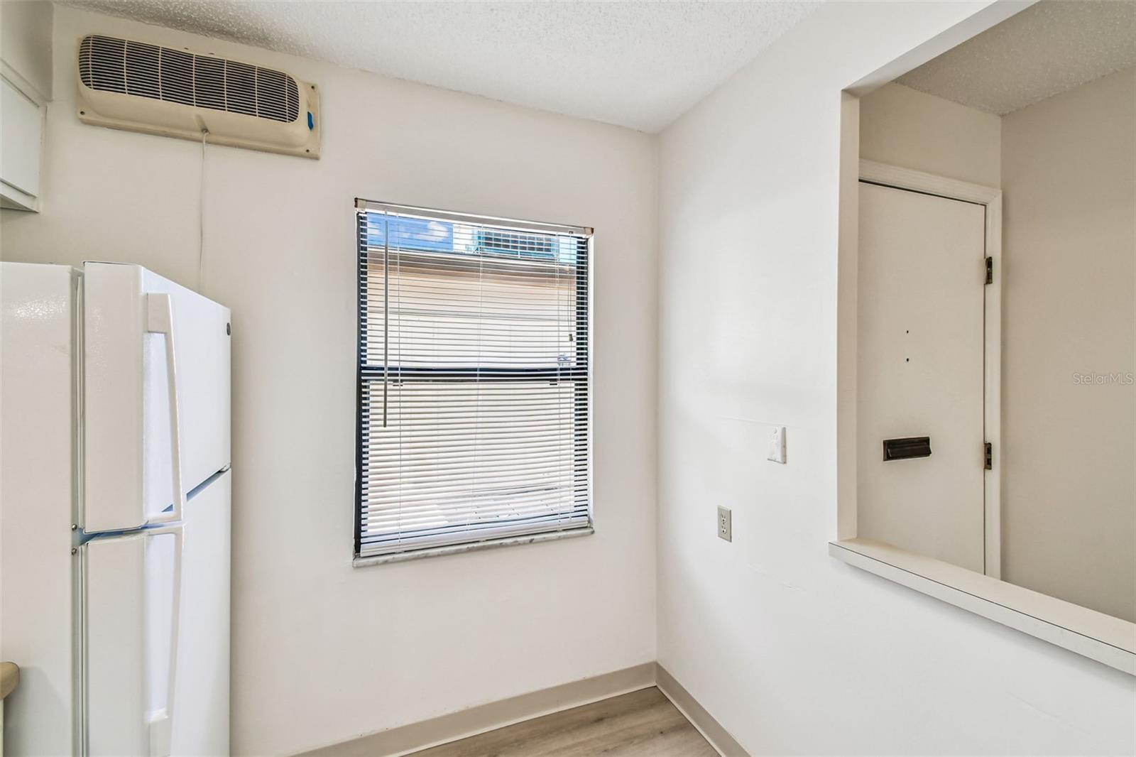 Image 11 of 68 For 1298 Mission Hills Boulevard