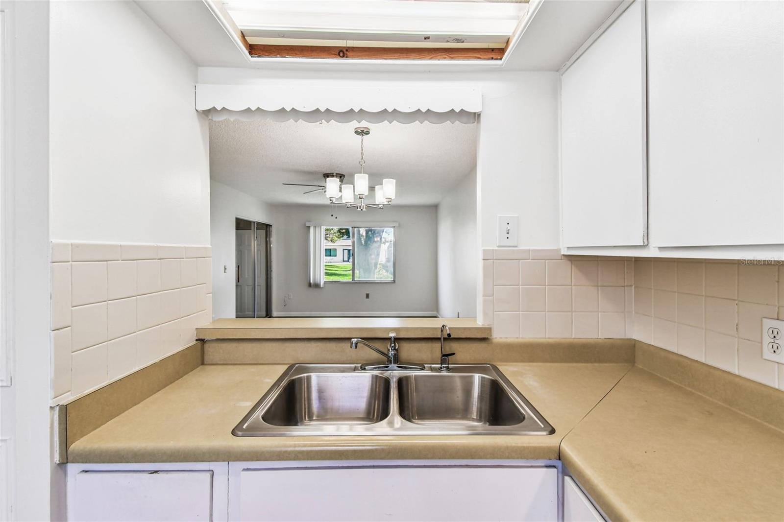 Image 12 of 68 For 1298 Mission Hills Boulevard