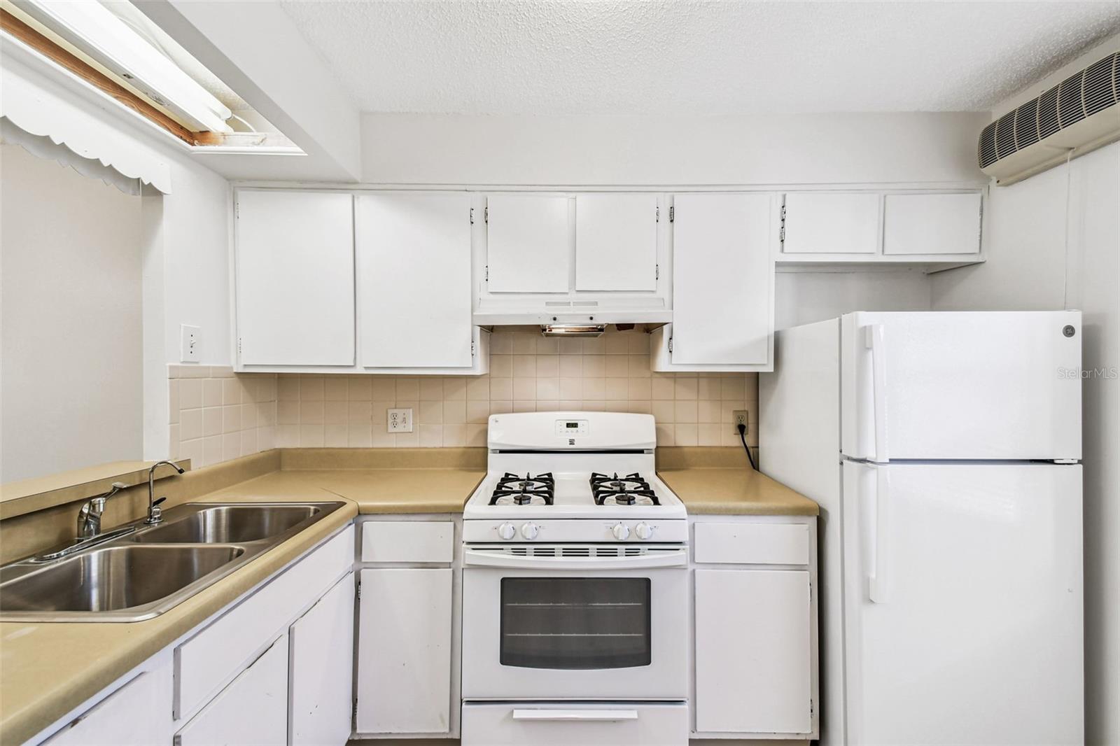 Image 13 of 68 For 1298 Mission Hills Boulevard