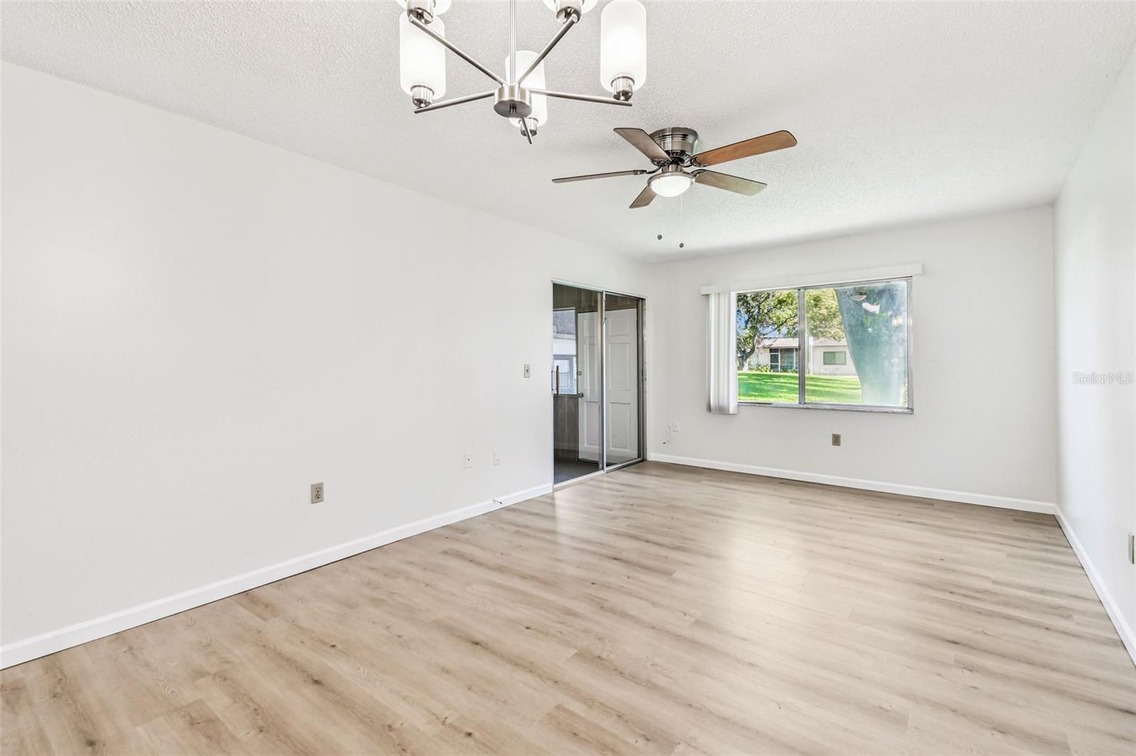 Image 15 of 68 For 1298 Mission Hills Boulevard