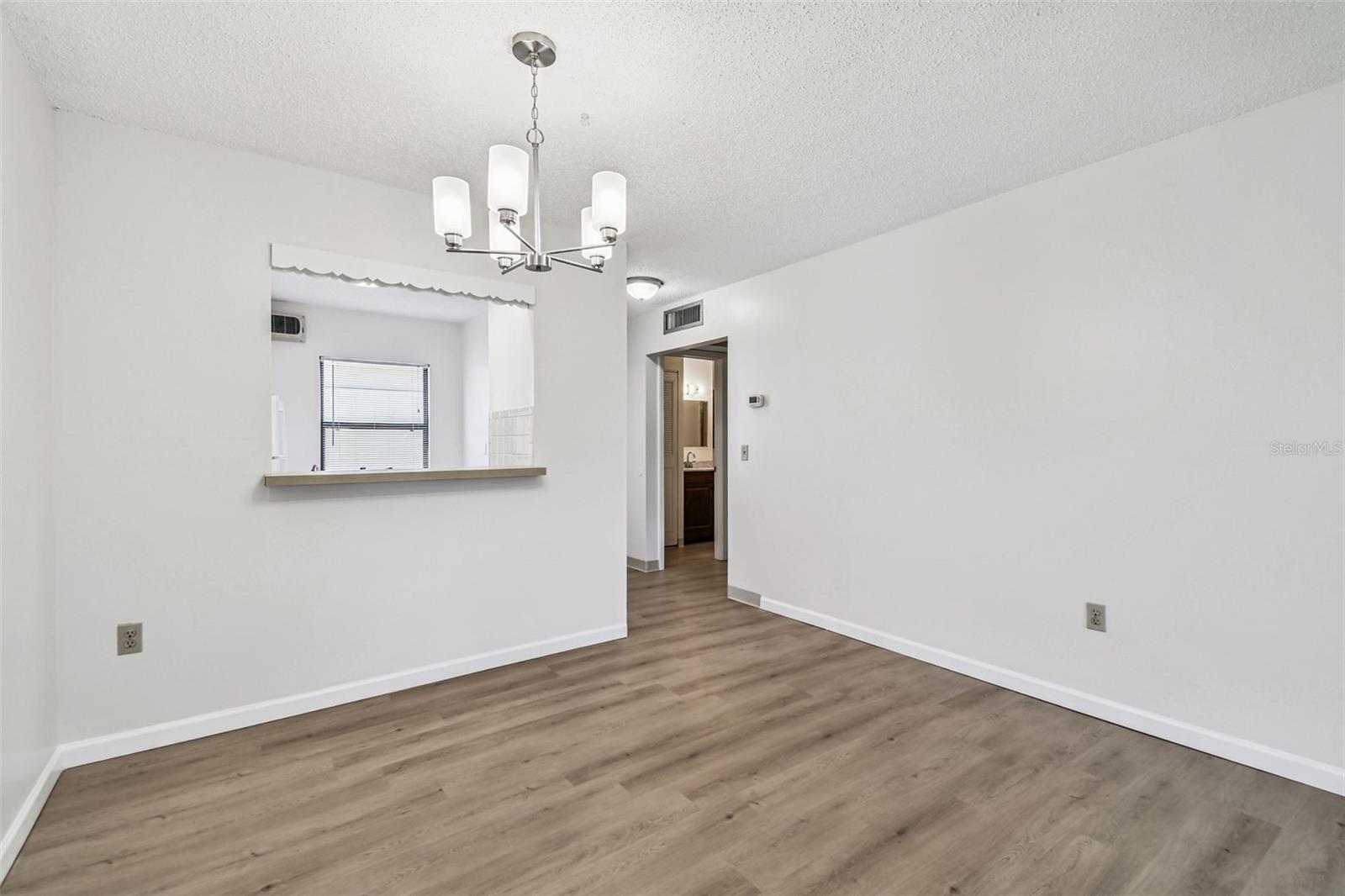 Image 16 of 68 For 1298 Mission Hills Boulevard
