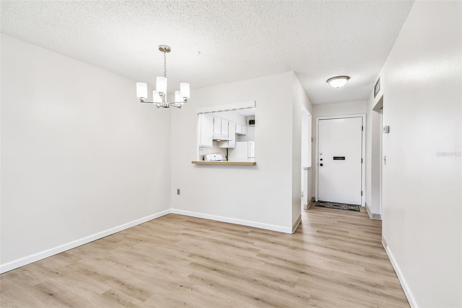 Image 17 of 68 For 1298 Mission Hills Boulevard