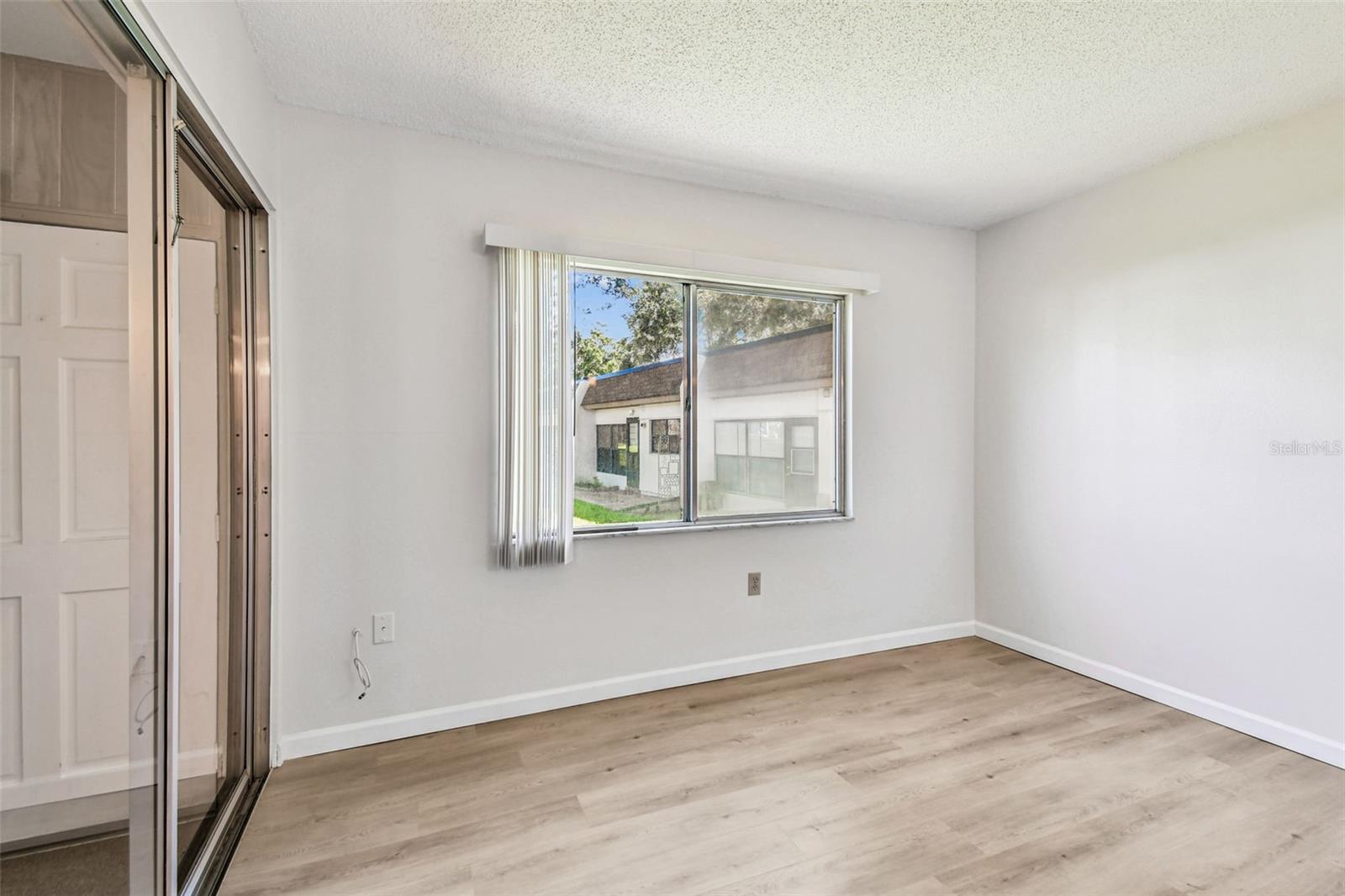 Image 18 of 68 For 1298 Mission Hills Boulevard