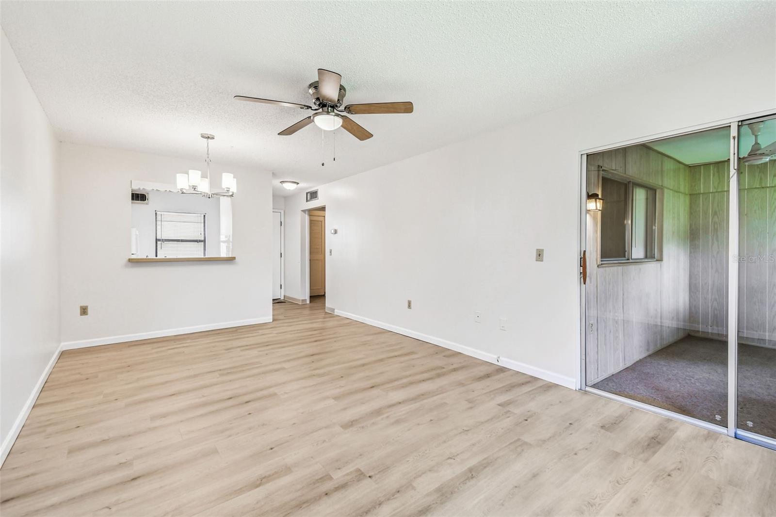Image 20 of 68 For 1298 Mission Hills Boulevard