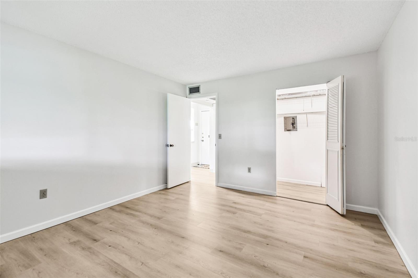 Image 23 of 68 For 1298 Mission Hills Boulevard