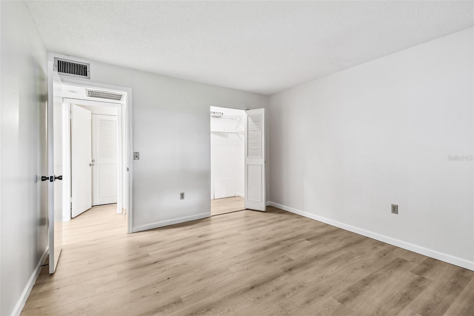 Image 24 of 68 For 1298 Mission Hills Boulevard