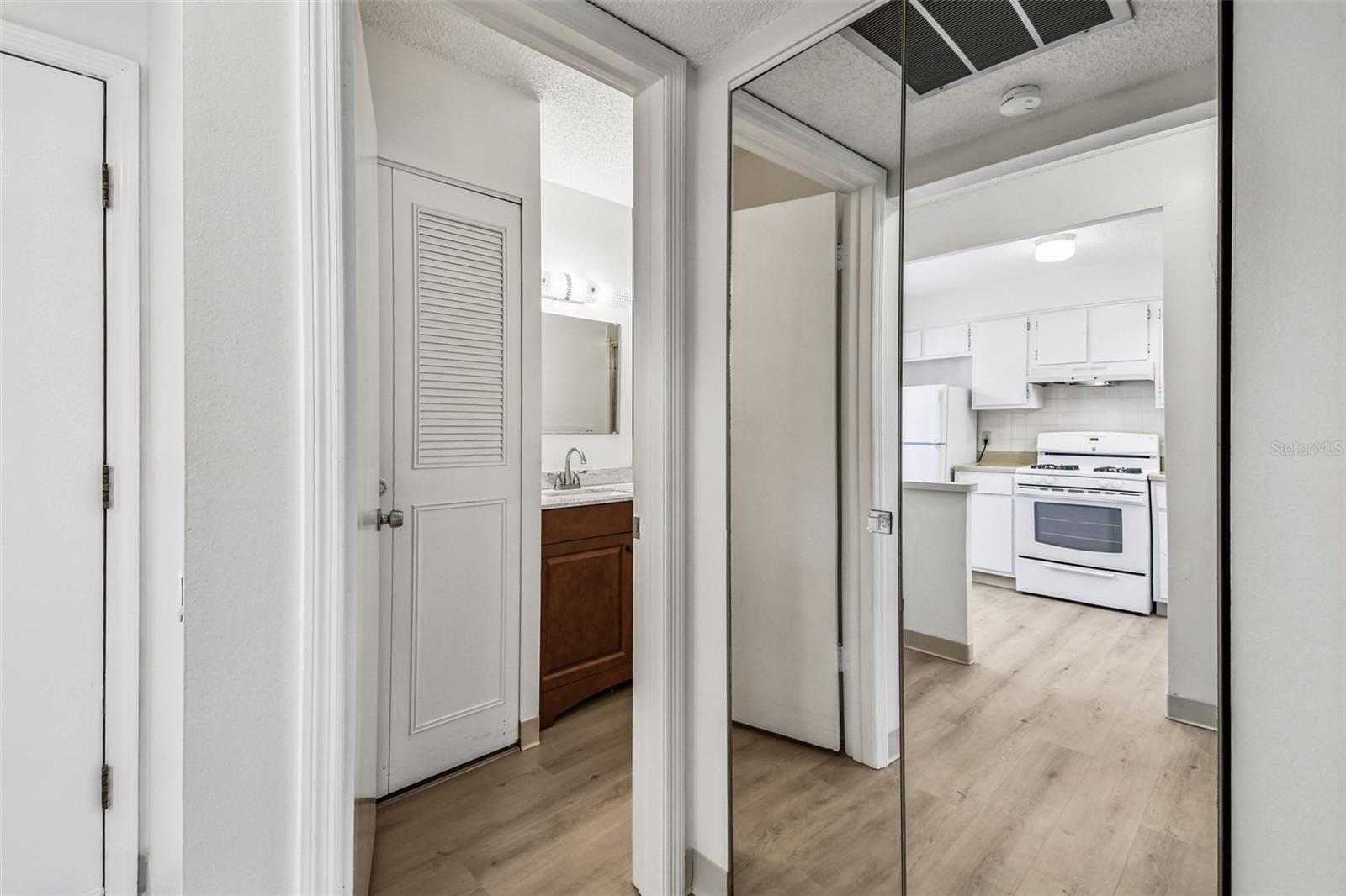 Image 31 of 68 For 1298 Mission Hills Boulevard