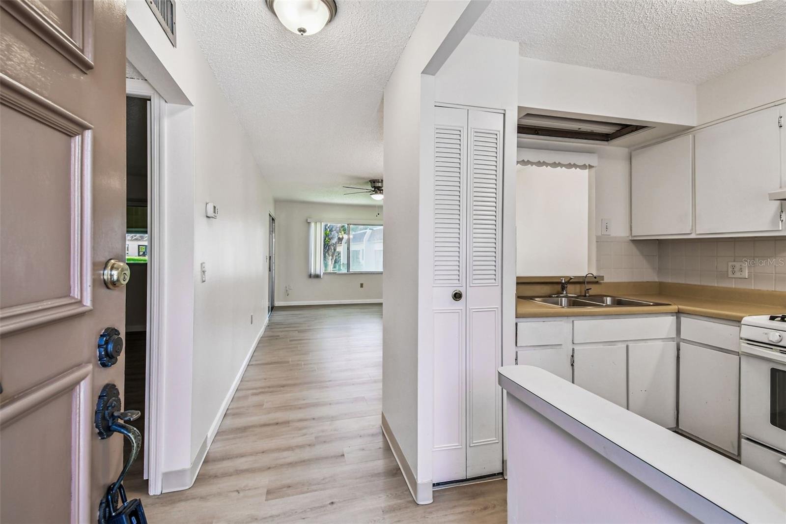Image 6 of 68 For 1298 Mission Hills Boulevard
