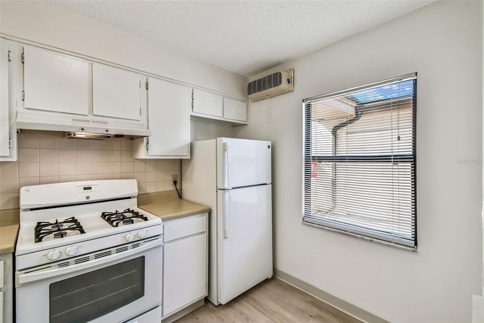 Image 8 of 68 For 1298 Mission Hills Boulevard