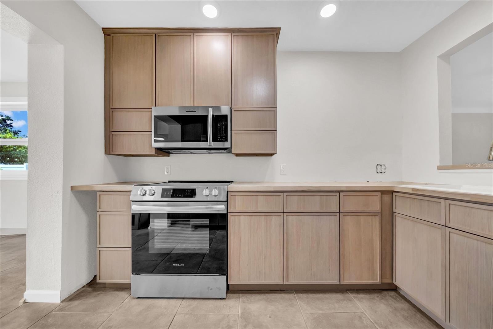 Image 4 of 15 For 9046 1st Street N