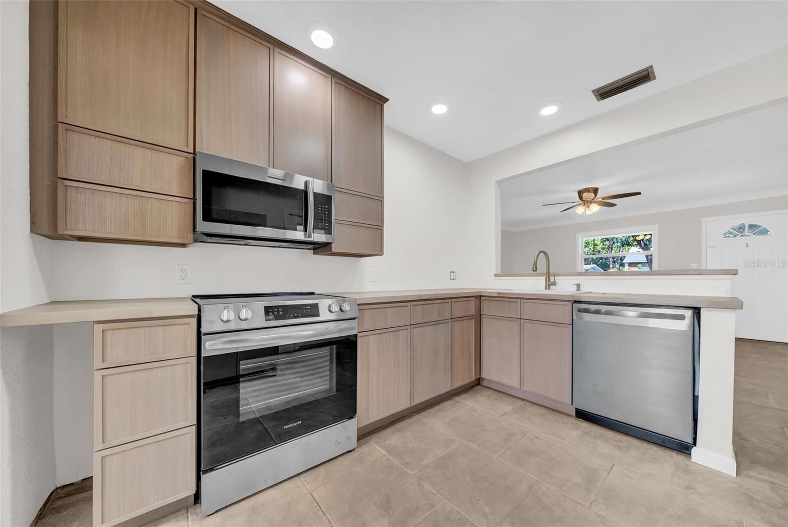 Image 5 of 15 For 9046 1st Street N