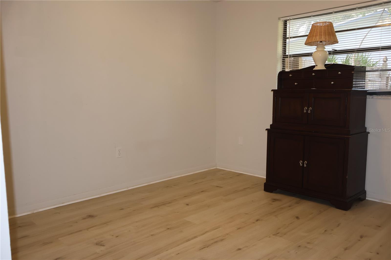 Image 20 of 26 For 9510 103rd Avenue
