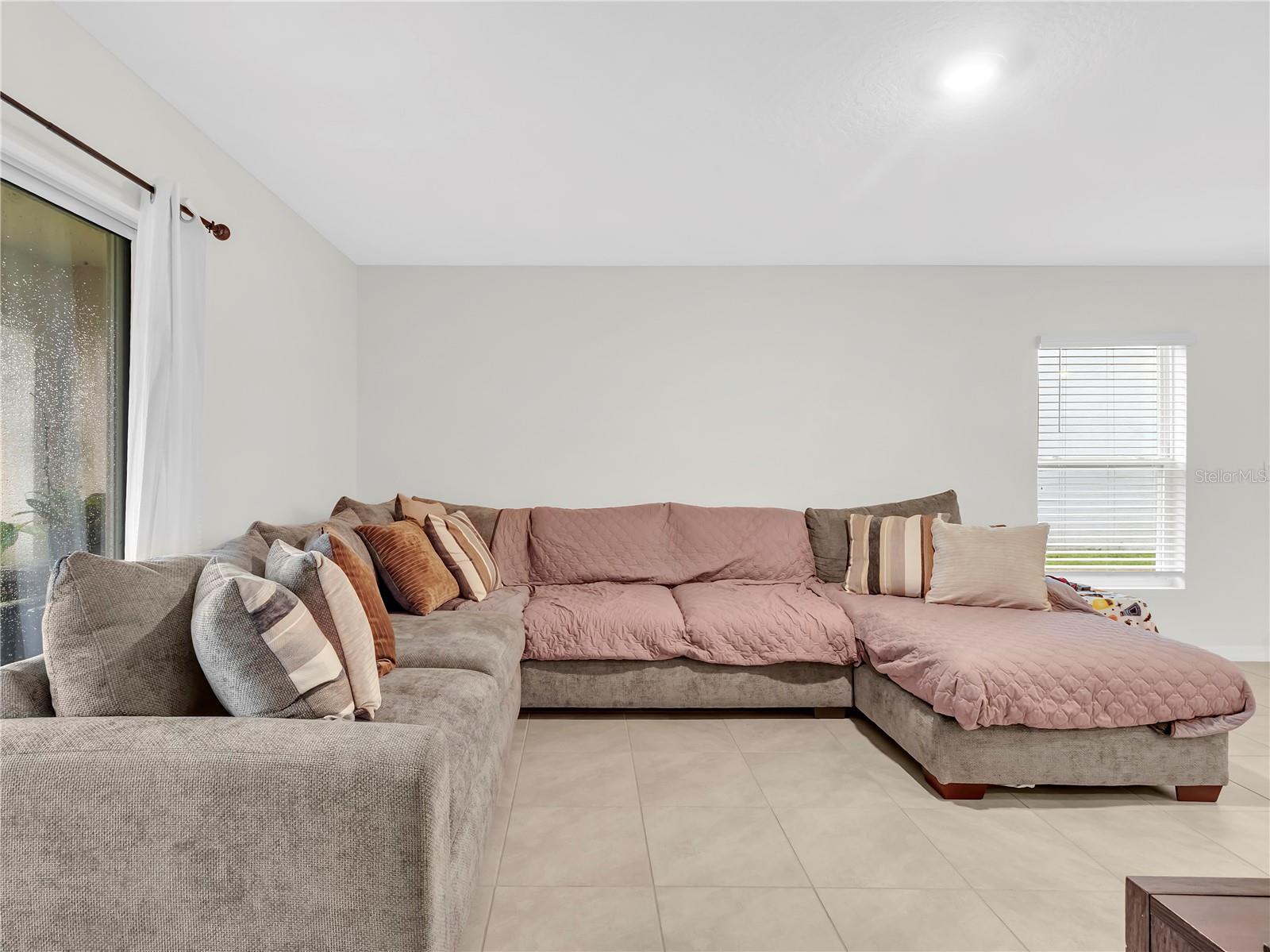 Image 17 of 35 For 16862 Delia Street