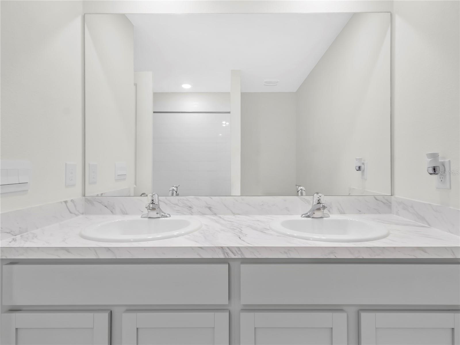 Image 19 of 35 For 16862 Delia Street