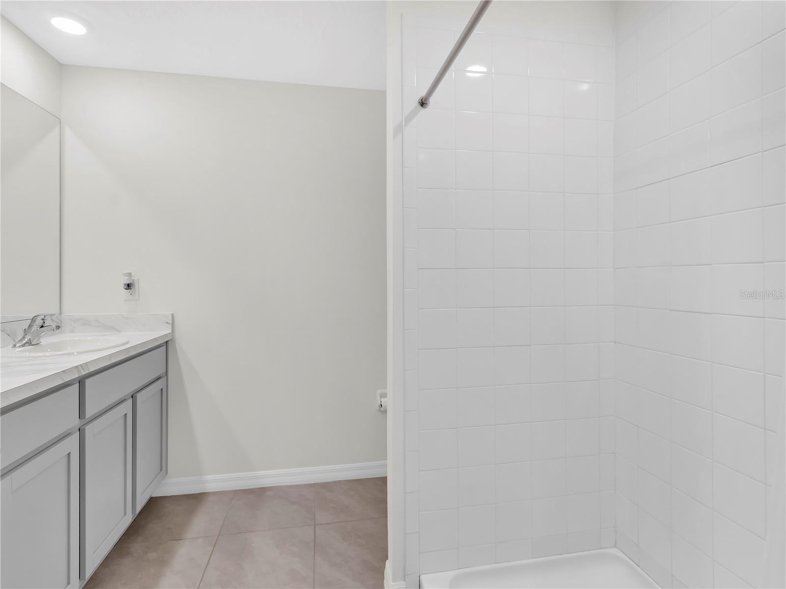 Image 5 of 35 For 16862 Delia Street