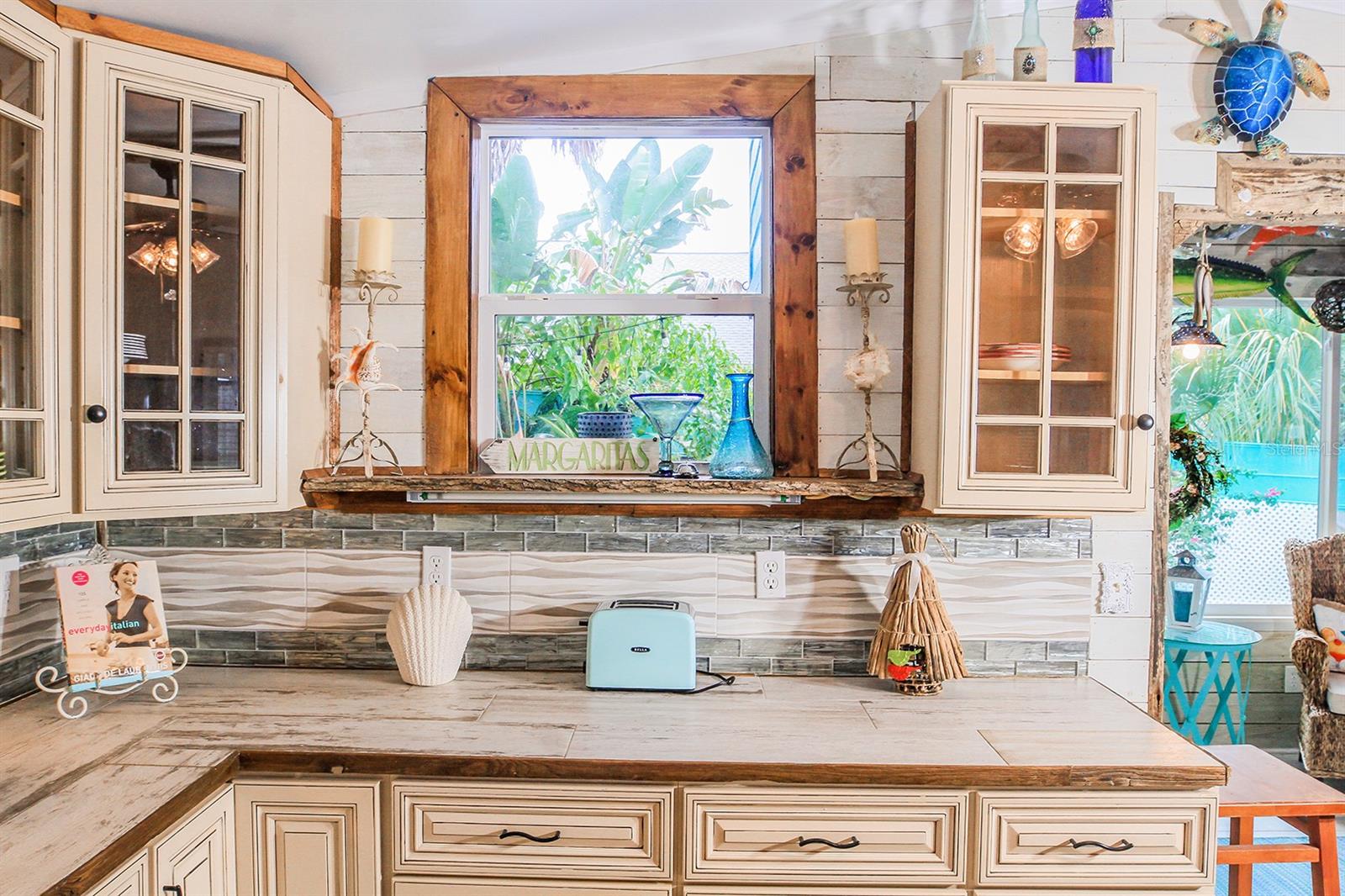 Image 21 of 56 For 4380 Benview Avenue