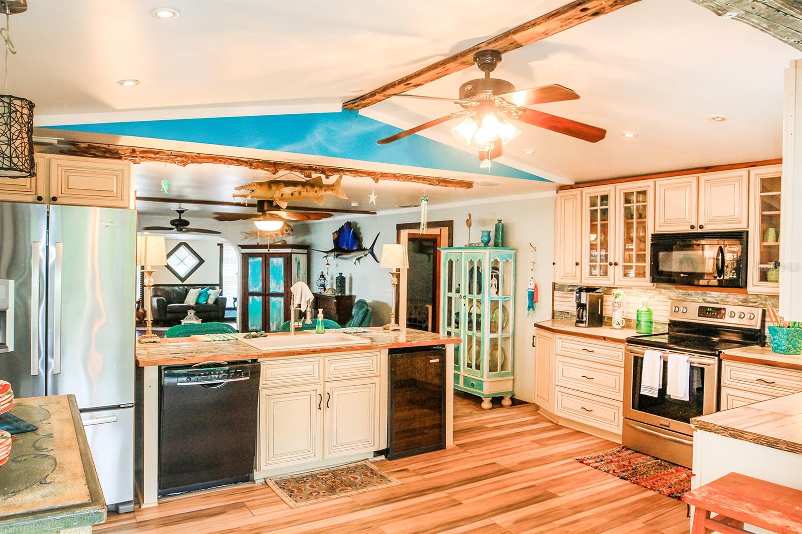 Image 23 of 56 For 4380 Benview Avenue