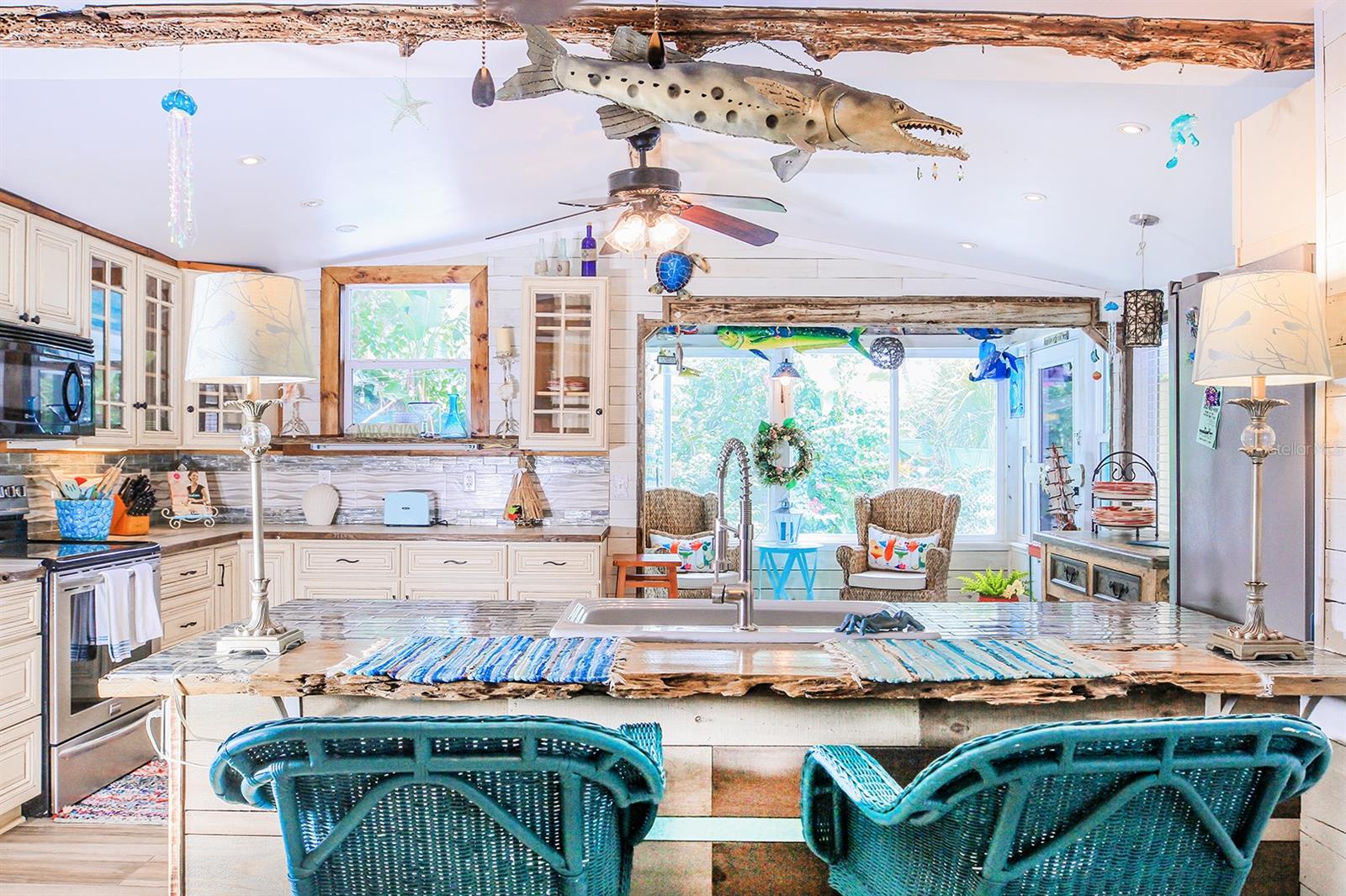 Image 24 of 56 For 4380 Benview Avenue