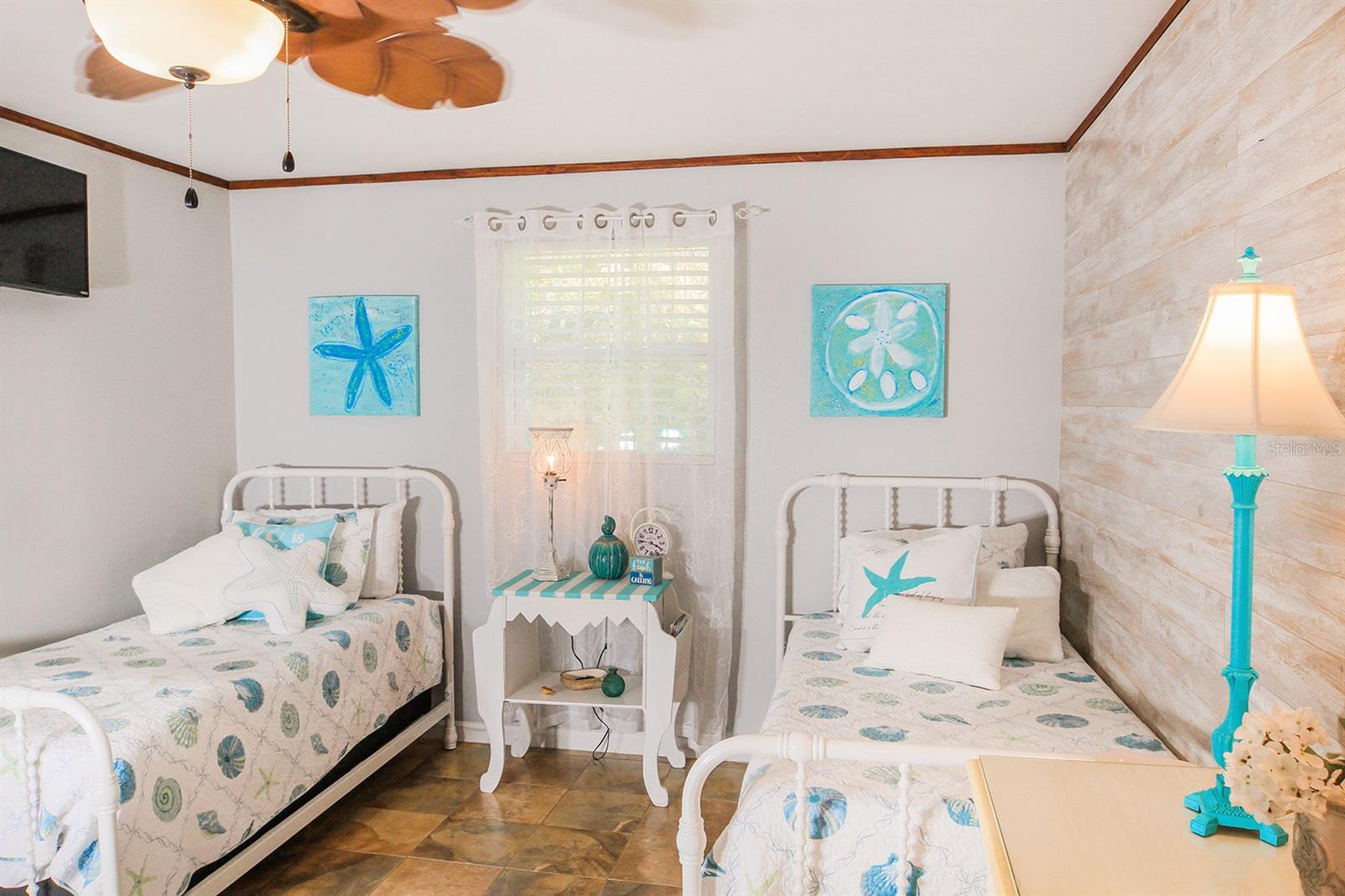 Image 39 of 56 For 4380 Benview Avenue