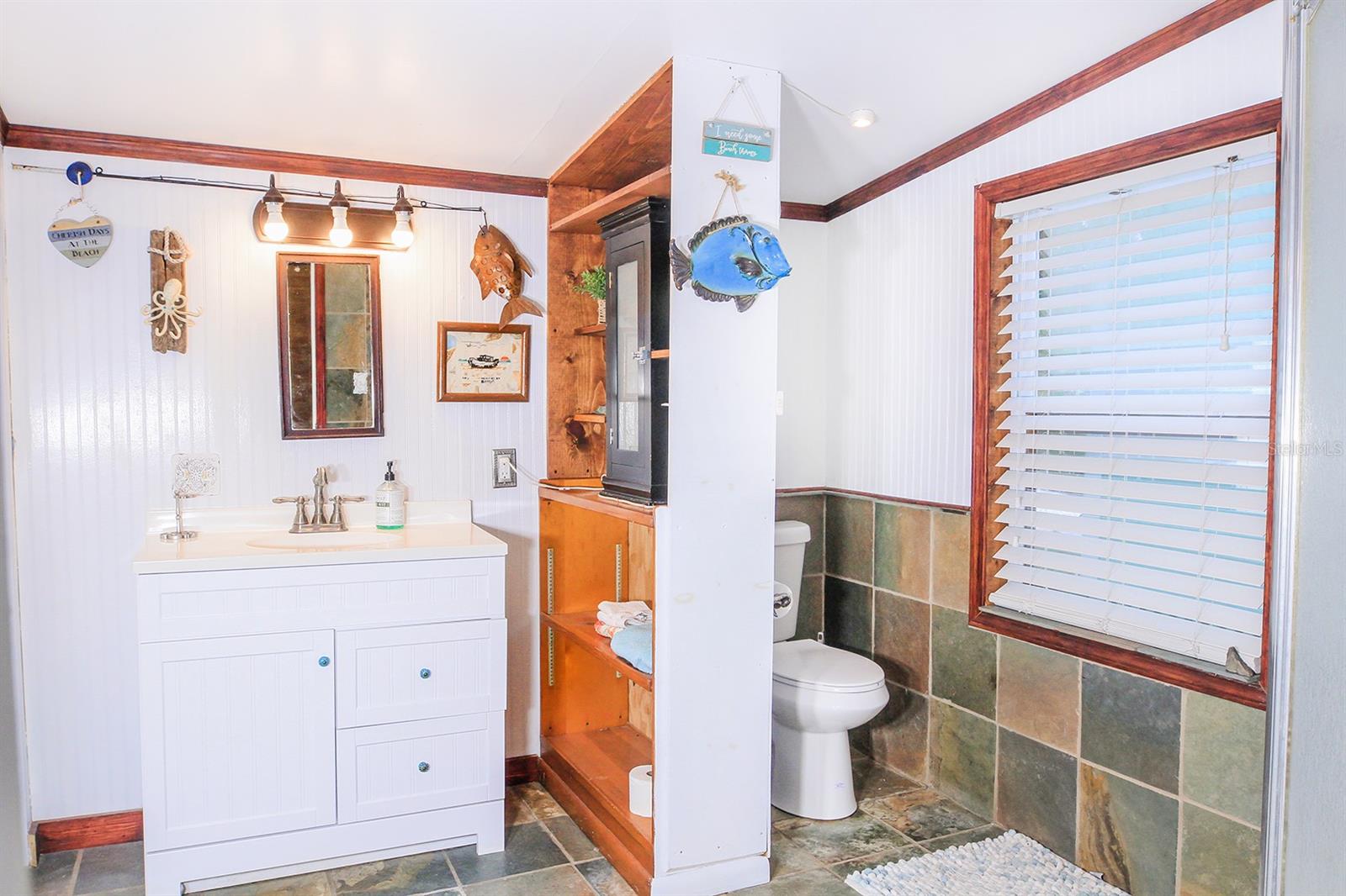 Image 40 of 56 For 4380 Benview Avenue